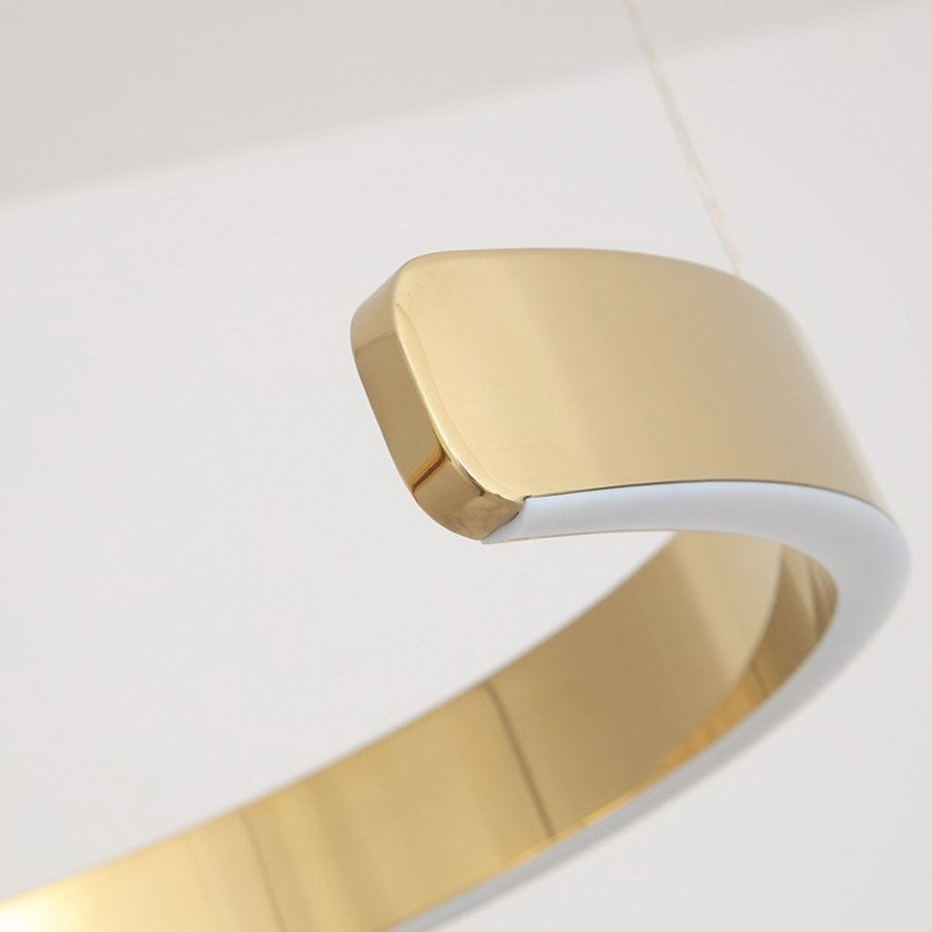 Lustre LED à anneaux à intensité variable avec télécommande, noir, doré et blanc, design moderne pour salon et salle à manger | Sansoti
