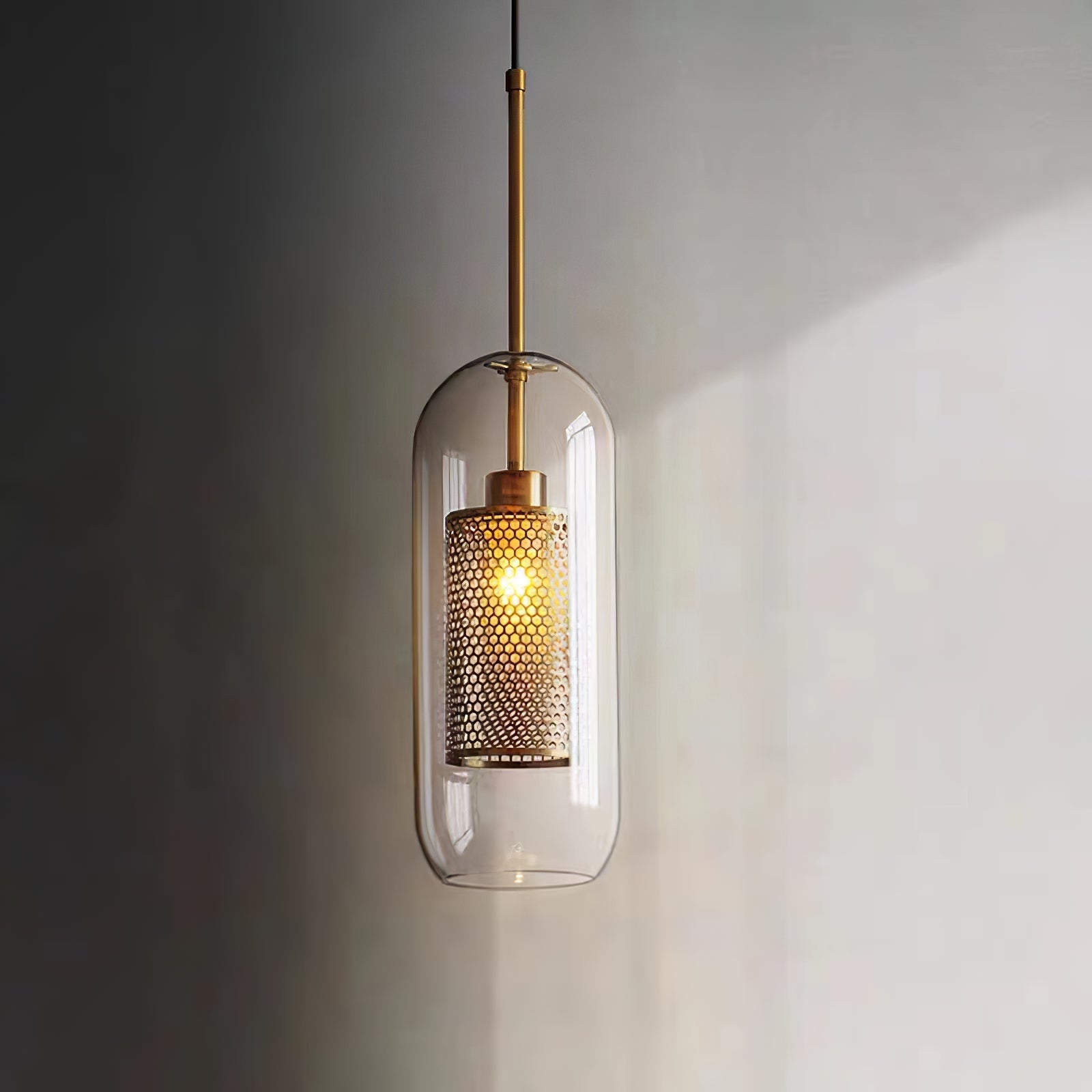 Glazen Hanglamp met Metalen Gaaskap Transparant Amber Zwart Goud 20-30cm Scandinavisch Design Eetkamer Keuken | Sansoti