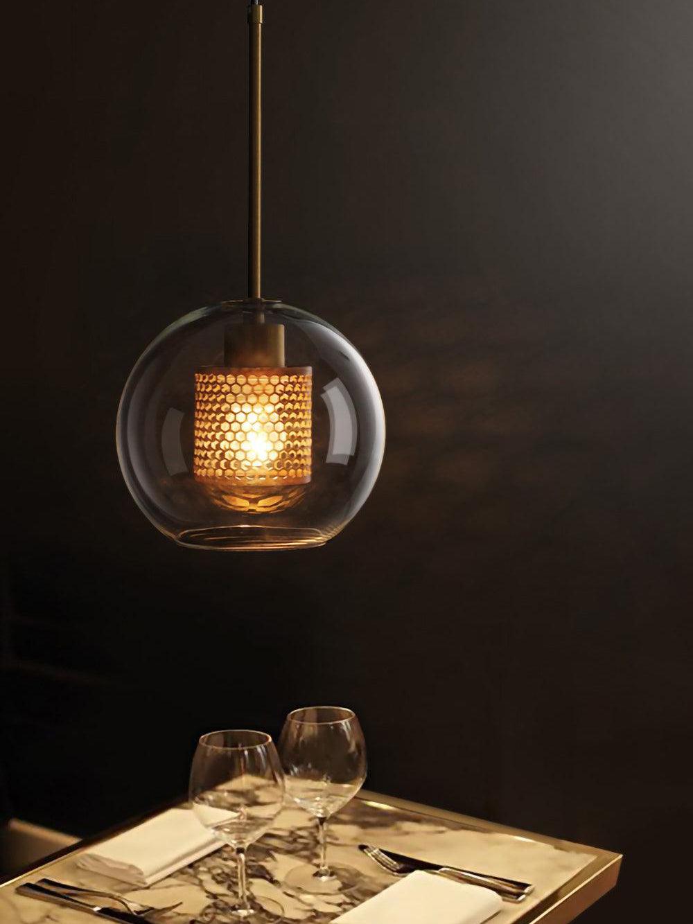 Glazen Hanglamp met Metalen Gaaskap Transparant Amber Zwart Goud 20-30cm Scandinavisch Design Eetkamer Keuken | Sansoti