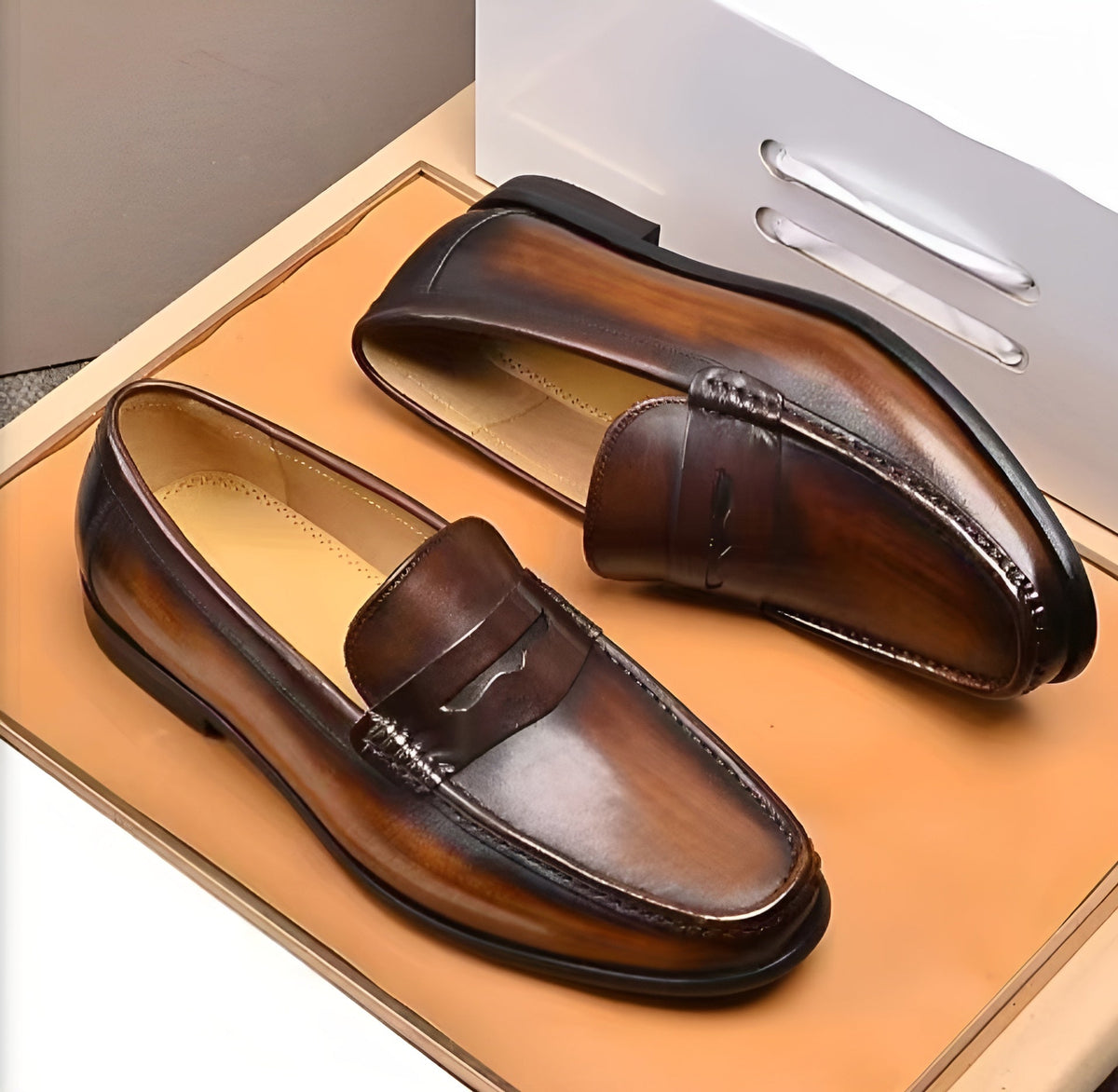 Classic Men's Slip-On Shoes with Moccasin Toe and Penny Strap, Business, Smooth Leather, Formal, Comfortable, Elegant | Sansoti