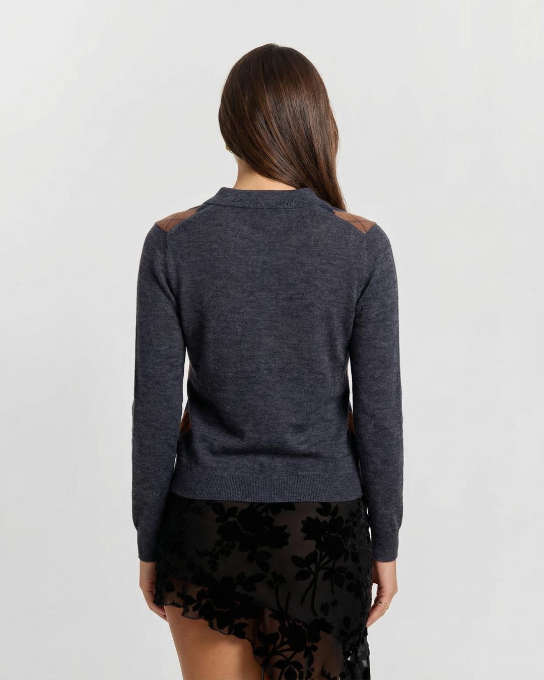 Damski sweter polo z dzianiny w kratę, długi rękaw, guziki, odcienie szarości, zimowy, casualowy, stylowa moda damska | Sansoti
