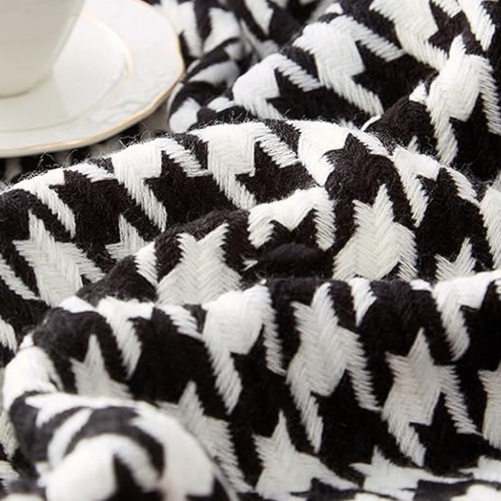 Checked Houndstooth Black-White Tassel Decorative Acrylic-Wool Sofa Throw 130x180 Soft Warm Interior | Sansoti