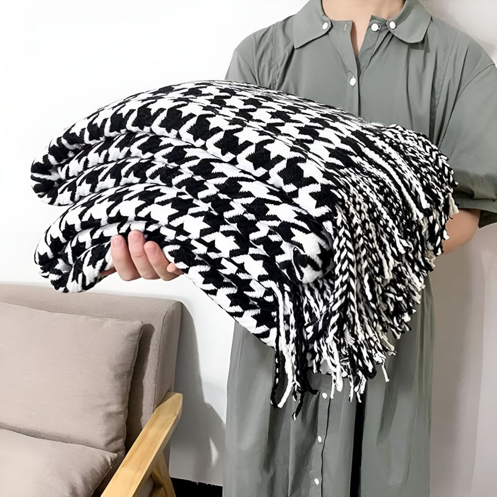 Checked Houndstooth Black-White Tassel Decorative Acrylic-Wool Sofa Throw 130x180 Soft Warm Interior | Sansoti