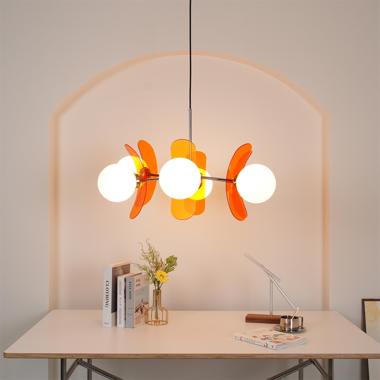 Moderne Sputnik Kroonluchter met Gekleurde Acryl Elementen en Witte Glazen Bollen – Design Hanglamp Meerdere Lichtpunten | Sansoti