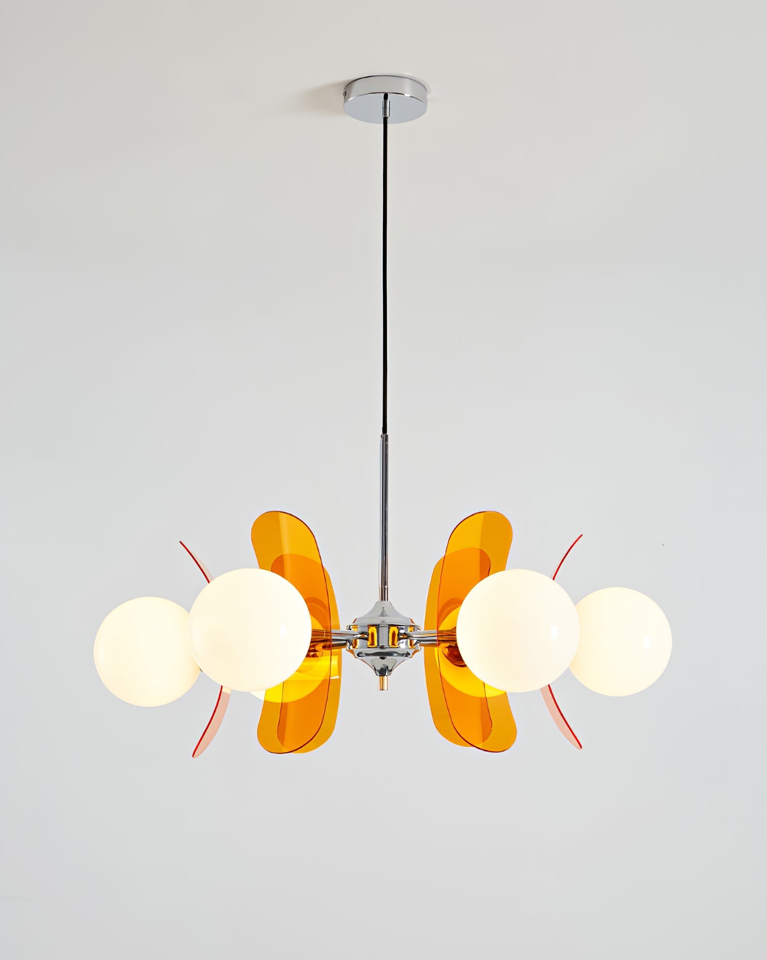 Moderne Sputnik Kroonluchter met Gekleurde Acryl Elementen en Witte Glazen Bollen – Design Hanglamp Meerdere Lichtpunten | Sansoti