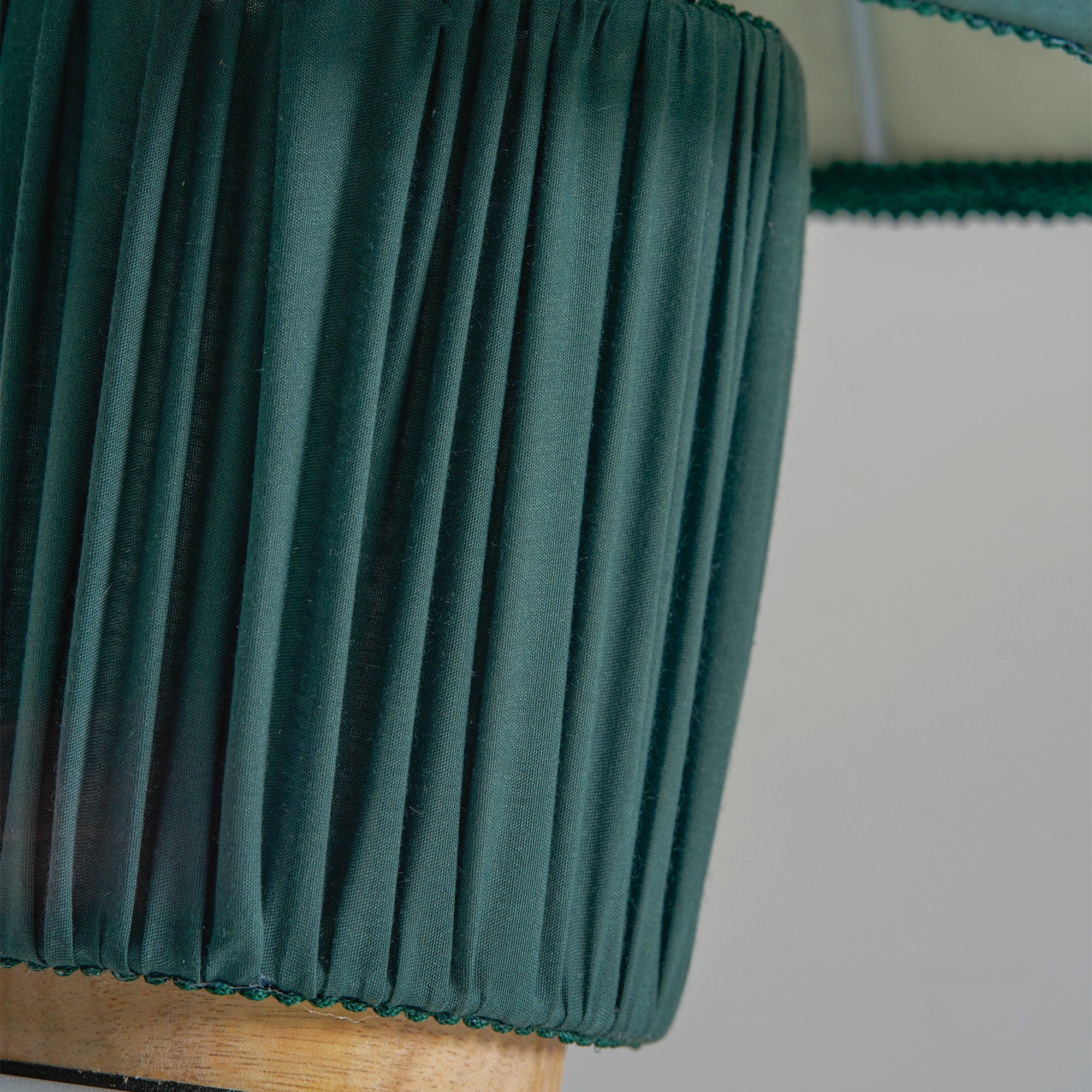 Retro Tafellamp met Geplooide Stoffen Kap – Warm Zacht Licht – Scandinavisch Minimalistisch Design voor Slaapkamer Woonkamer | Sansoti