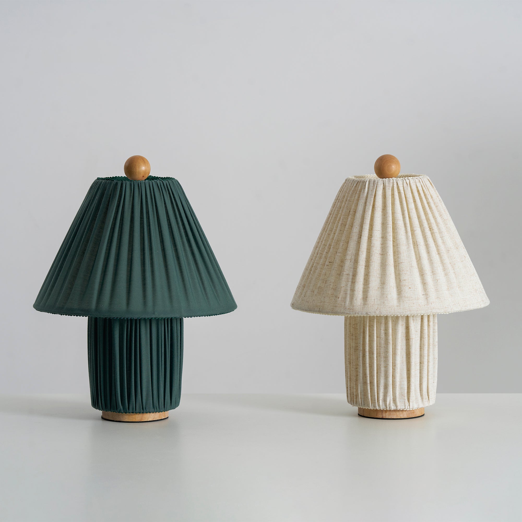 Retro Tafellamp met Geplooide Stoffen Kap – Warm Zacht Licht – Scandinavisch Minimalistisch Design voor Slaapkamer Woonkamer | Sansoti