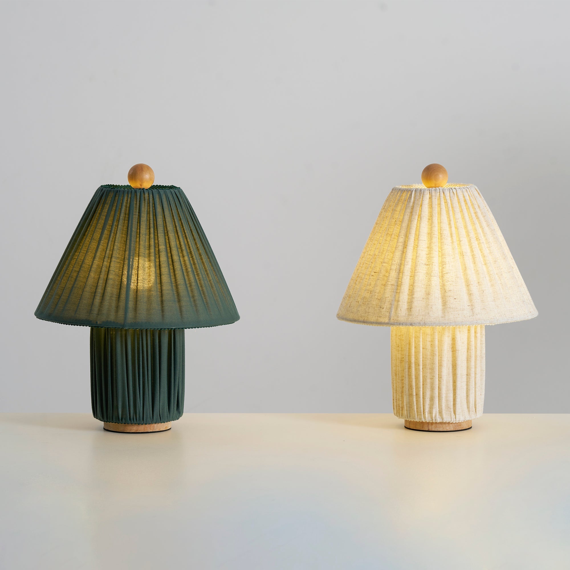 Retro Tafellamp met Geplooide Stoffen Kap – Warm Zacht Licht – Scandinavisch Minimalistisch Design voor Slaapkamer Woonkamer | Sansoti