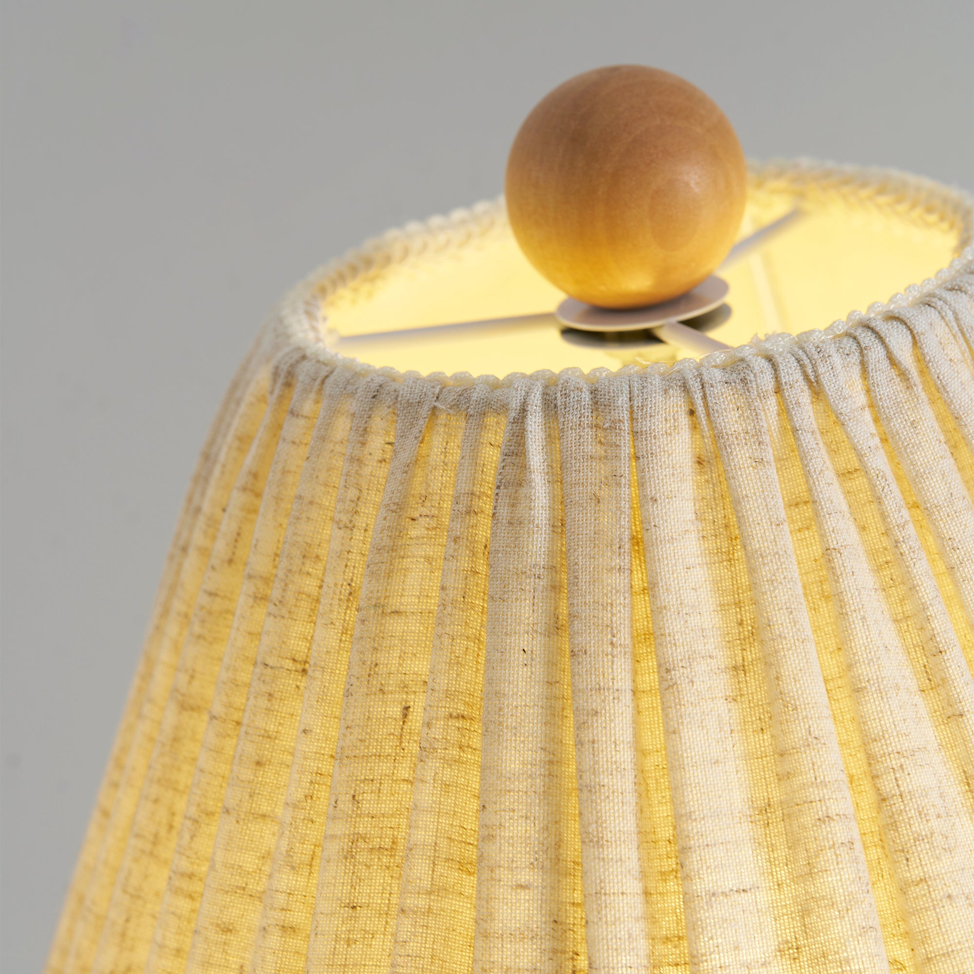 Retro Tafellamp met Geplooide Stoffen Kap – Warm Zacht Licht – Scandinavisch Minimalistisch Design voor Slaapkamer Woonkamer | Sansoti