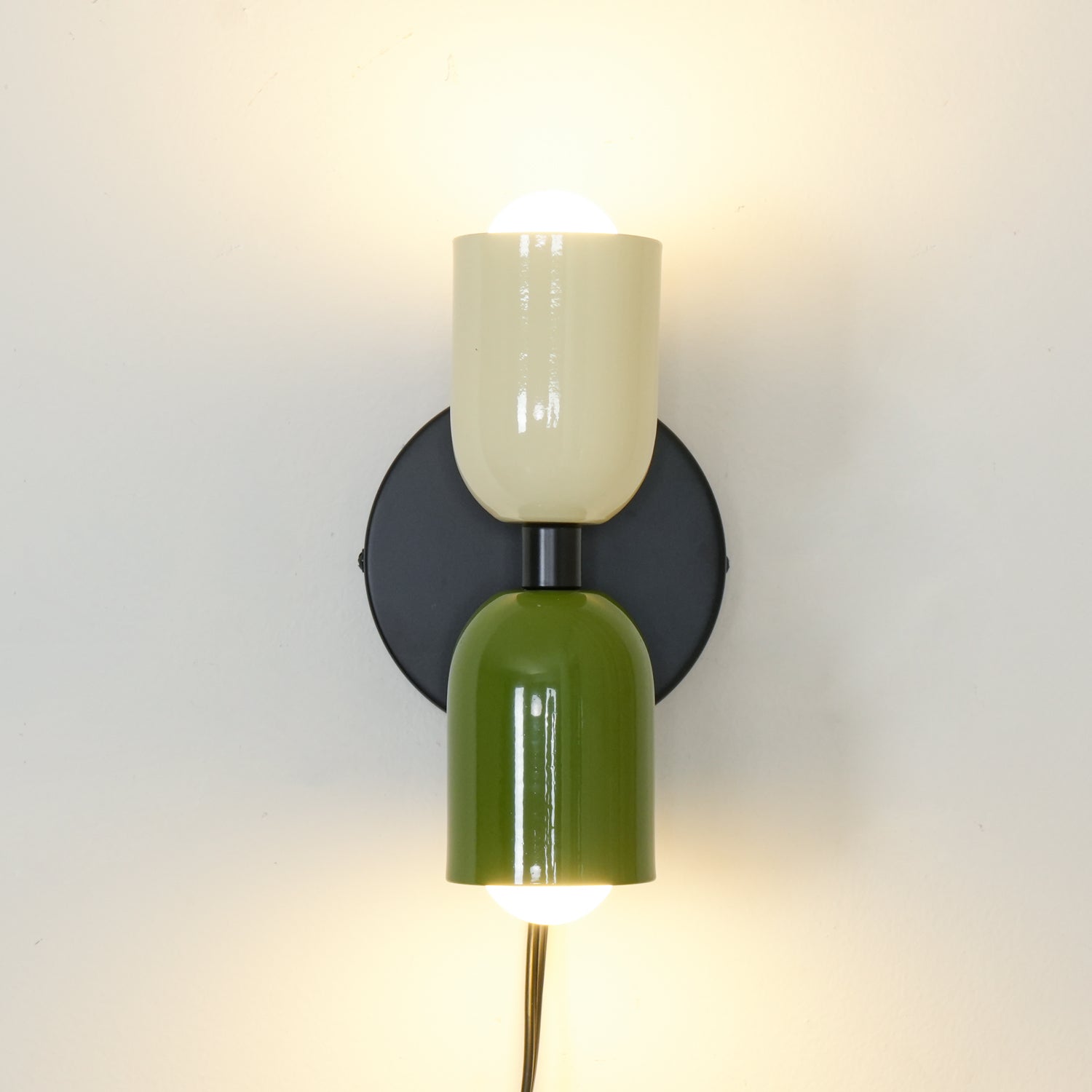 Dubbele Wandlamp met Stekker Lichtrichting Boven en Beneden Metalen Armatuur Gekleurde Kap E26 / E27 Fitting | Sansoti