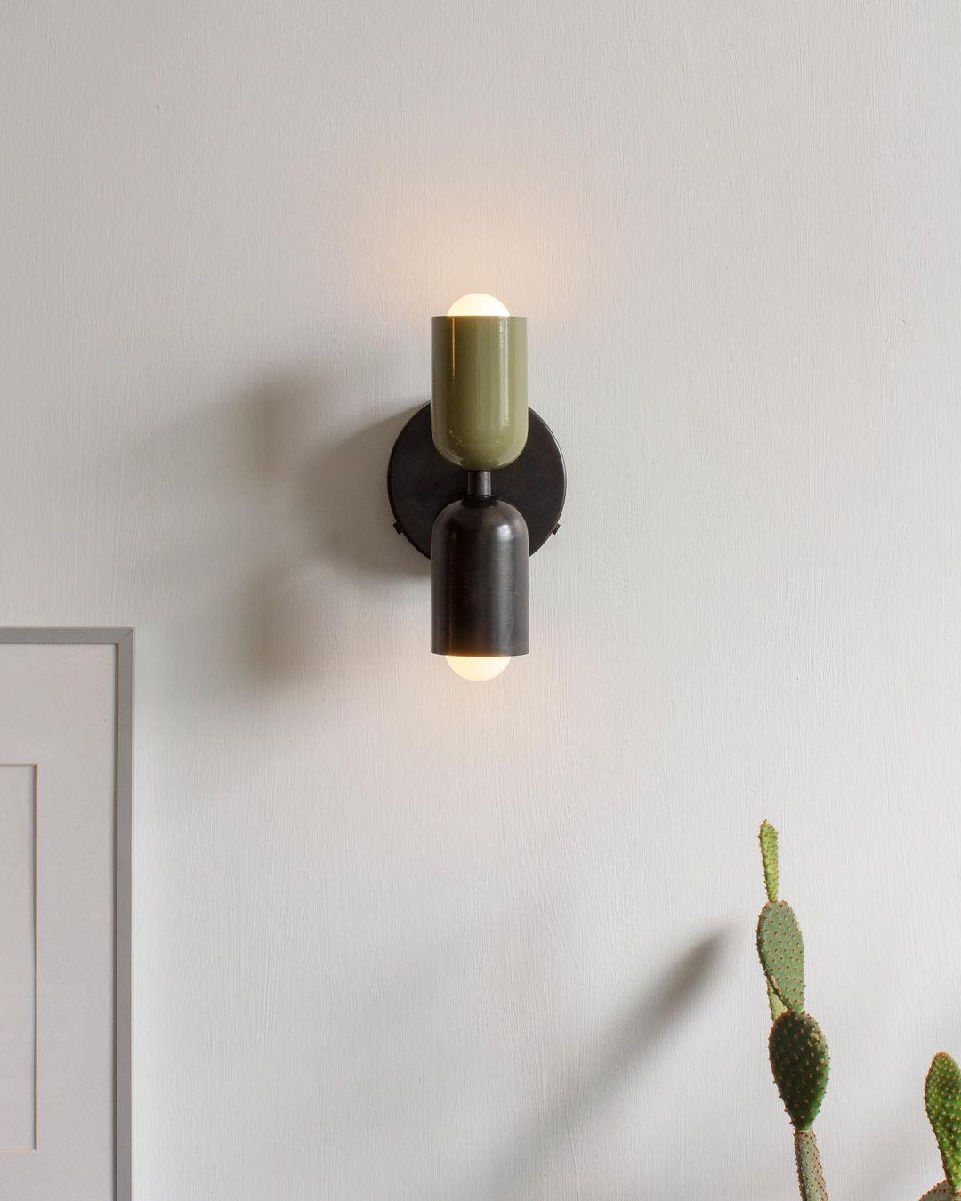 Dubbele Wandlamp met Stekker Lichtrichting Boven en Beneden Metalen Armatuur Gekleurde Kap E26 / E27 Fitting | Sansoti