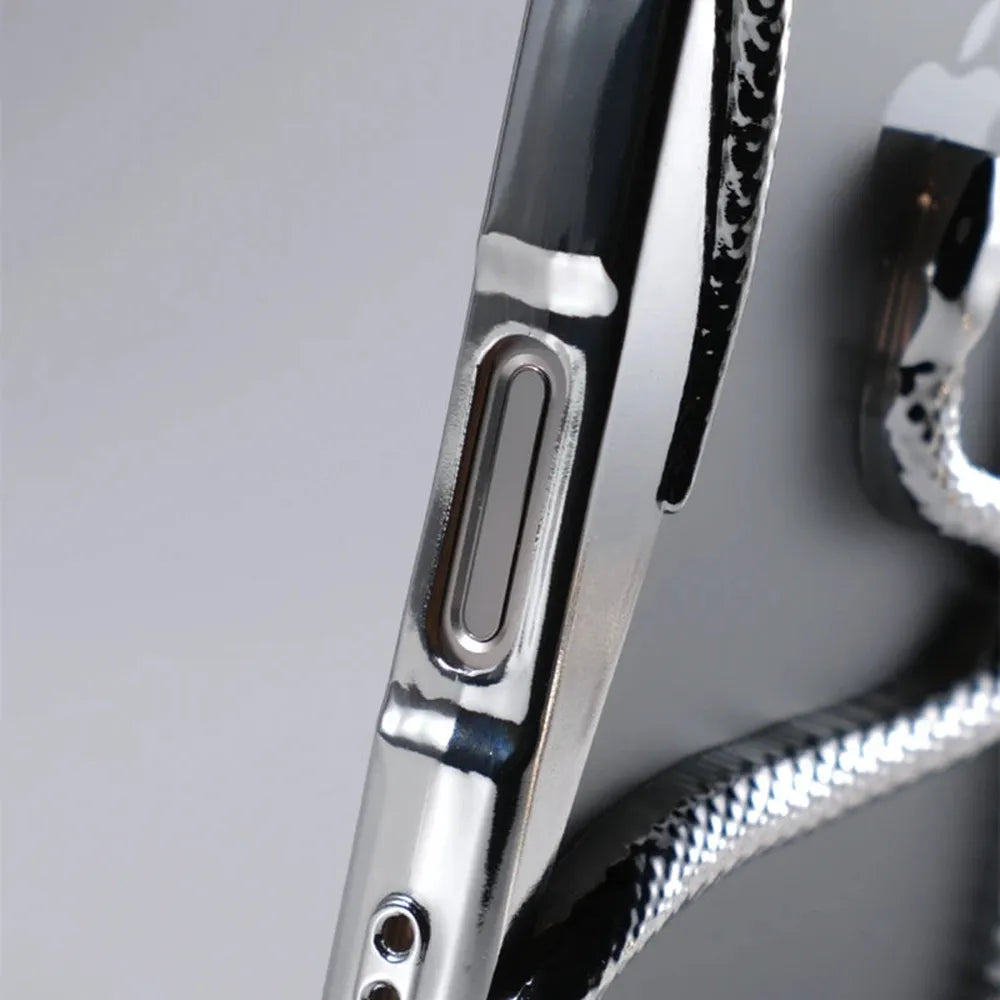 iPhone Hoesje met Slangpatroon en Verstevigde Bumper – Matte en Verchroomde Afwerking voor iPhone 12-17 | Sansoti