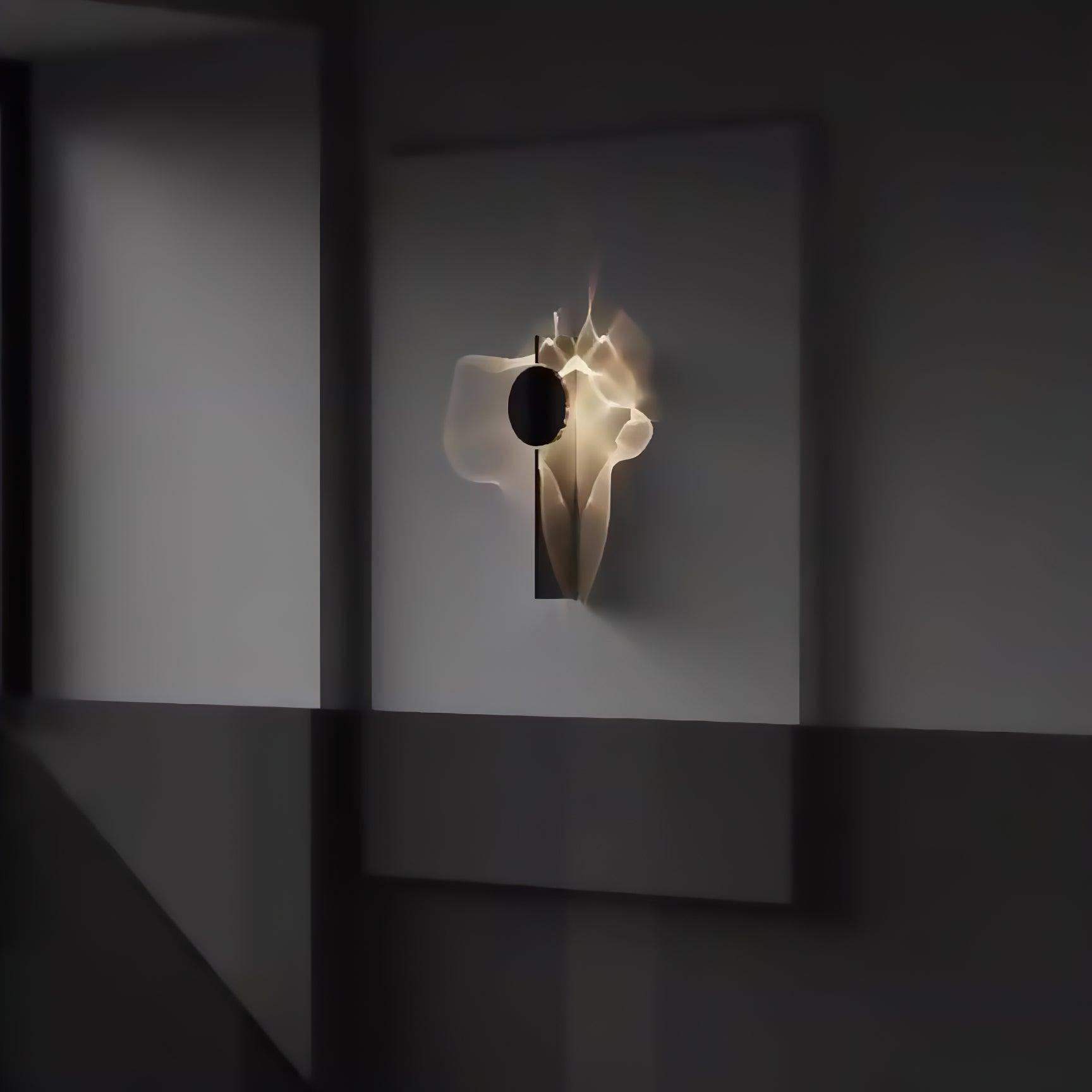 Kinetic Shadow Wandlamp Sculptuur met Verchroomde Schaduwprojectie | Sansoti