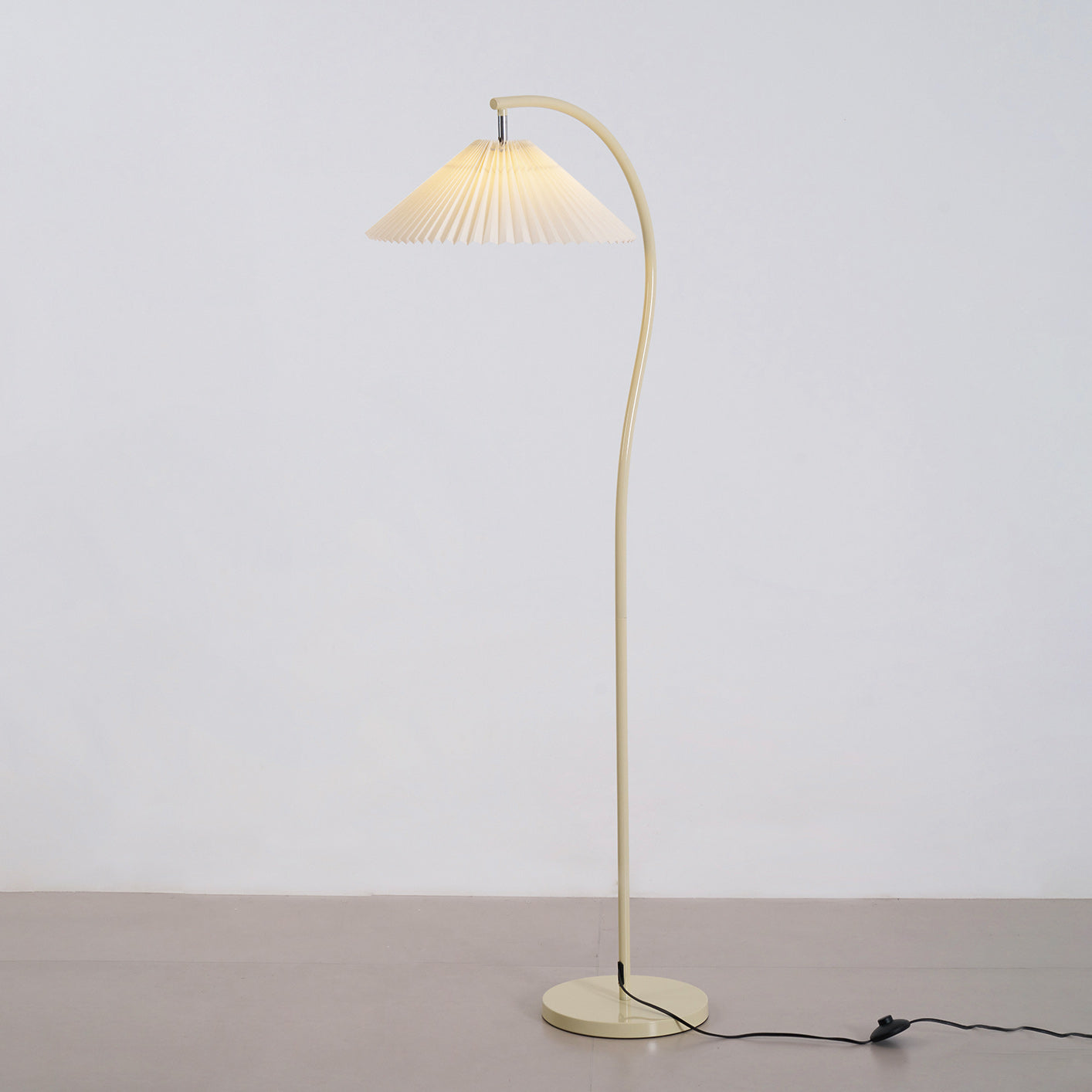 Geplooide Vloerlamp met Stoffen Kap – Modern Design Zwart Beige Groen Goud – 155cm Hoog E26/E27 – Dimbaar | Sansoti