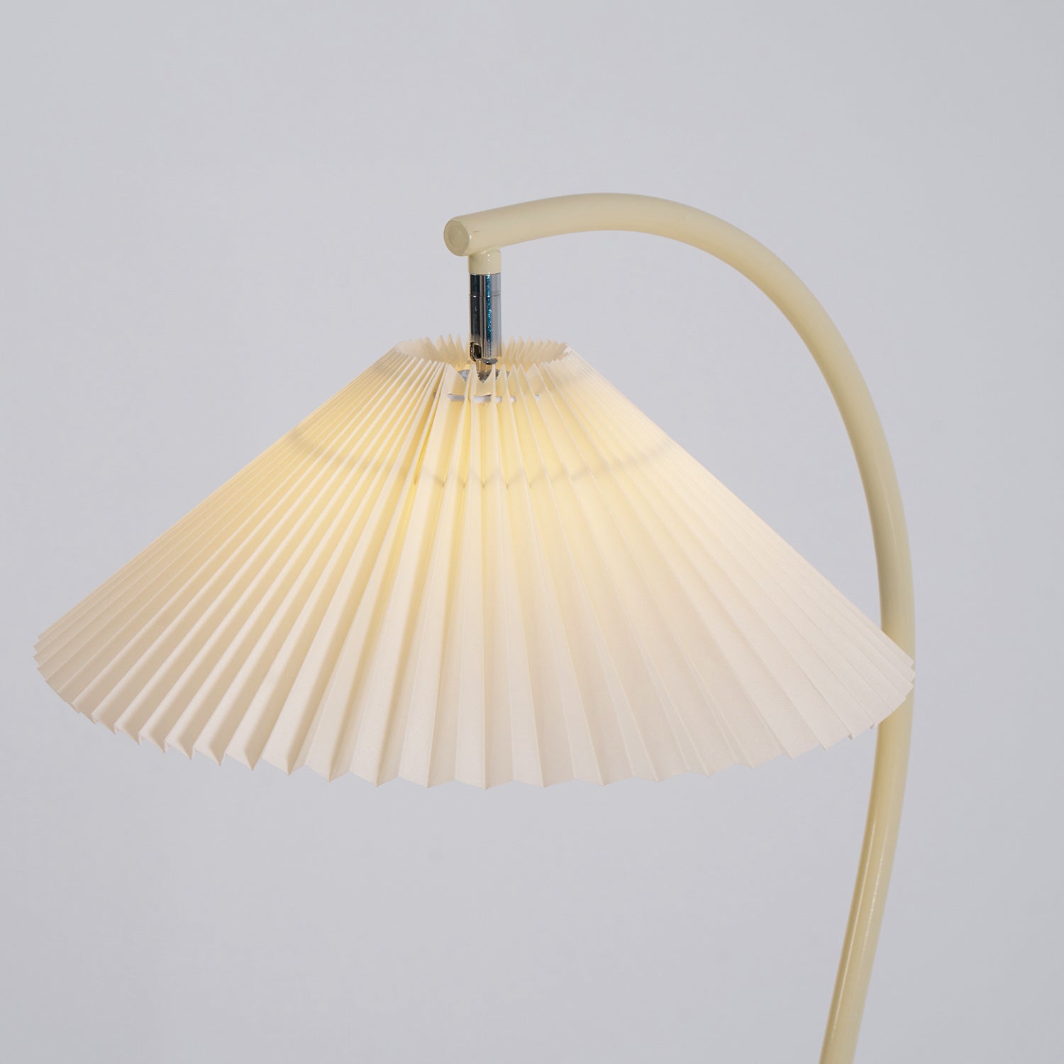 Geplooide Vloerlamp met Stoffen Kap – Modern Design Zwart Beige Groen Goud – 155cm Hoog E26/E27 – Dimbaar | Sansoti