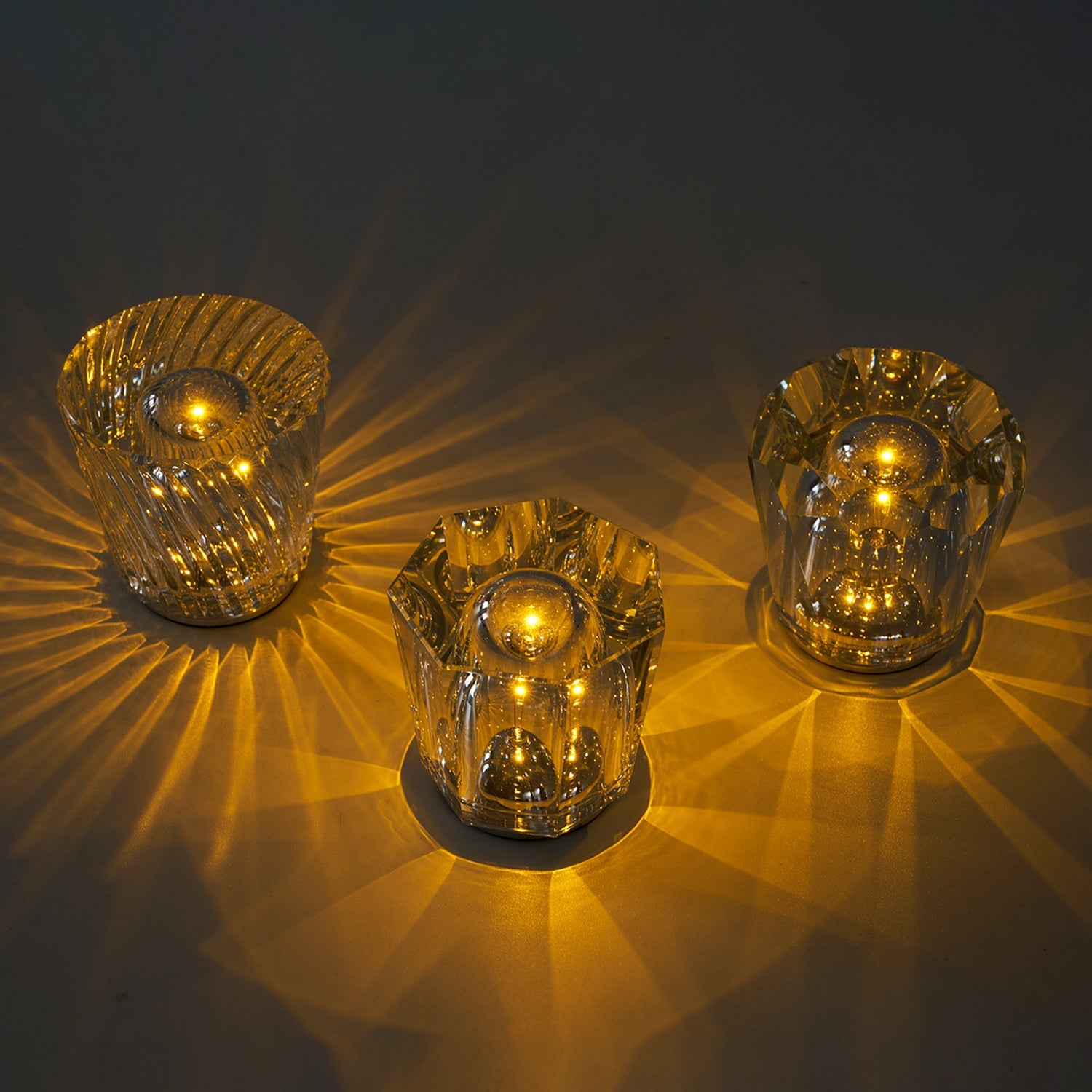 Diamant Kristal Tafellamp met Ingebouwde Accu – Draadloos & Dimbaar – Ø 8,2 cm × H 9 cm | Sansoti