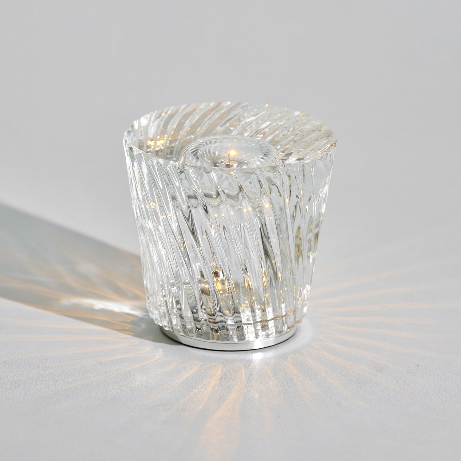 Diamant Kristal Tafellamp met Ingebouwde Accu – Draadloos & Dimbaar – Ø 8,2 cm × H 9 cm | Sansoti