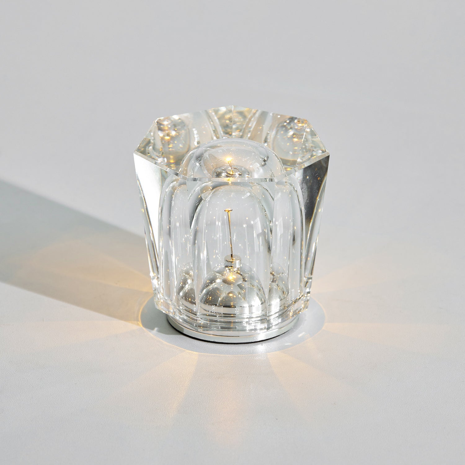 Diamant Kristal Tafellamp met Ingebouwde Accu – Draadloos & Dimbaar – Ø 8,2 cm × H 9 cm | Sansoti