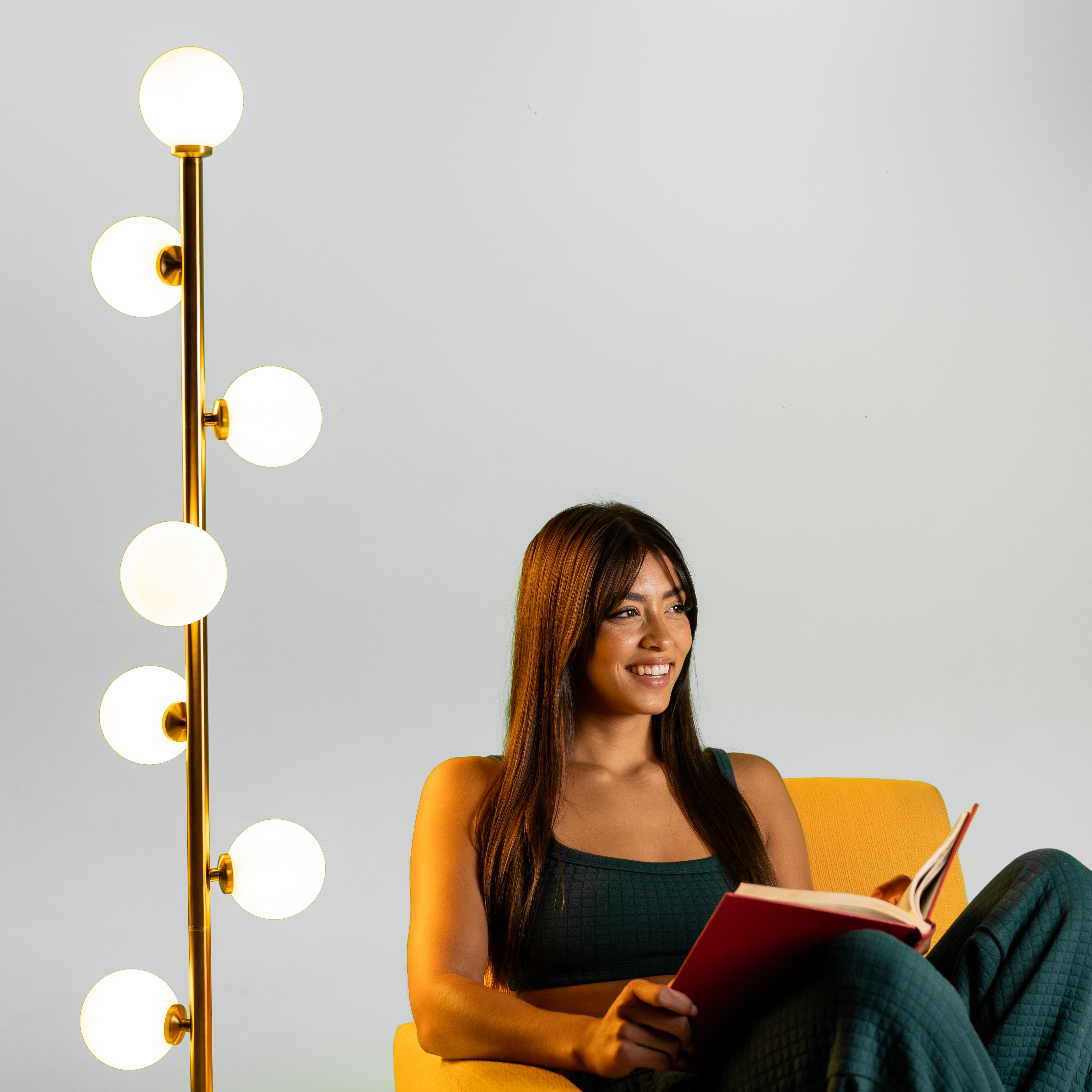 Skandinavische minimalistische Stehlampe mit Glaskugeln und warmem Licht | Restfield