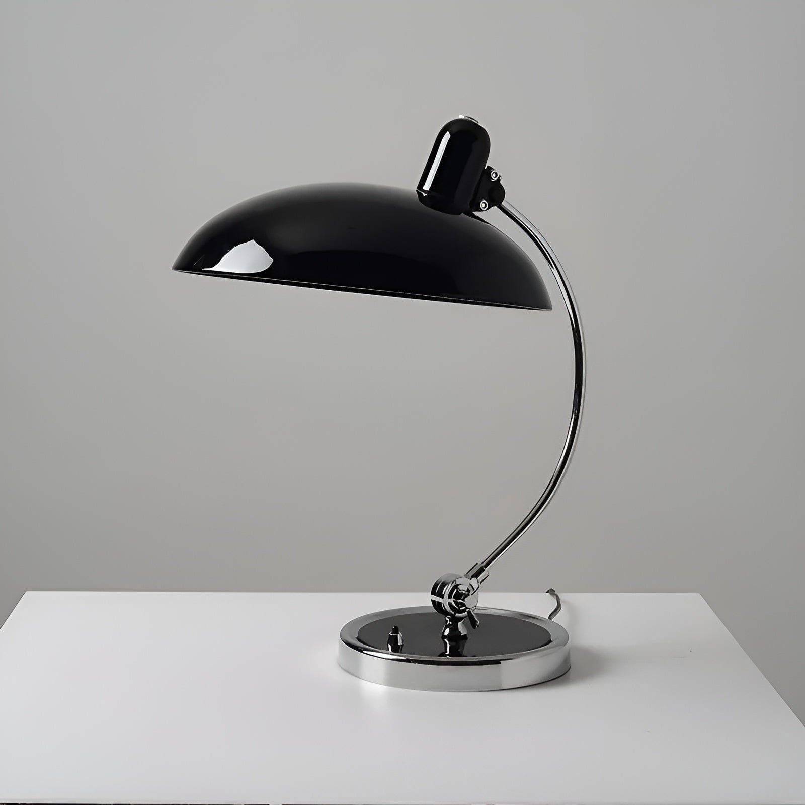 Lampe de bureau Design scandinave Métal LED réglable Blanc Noir Rouge Vert | Restfield