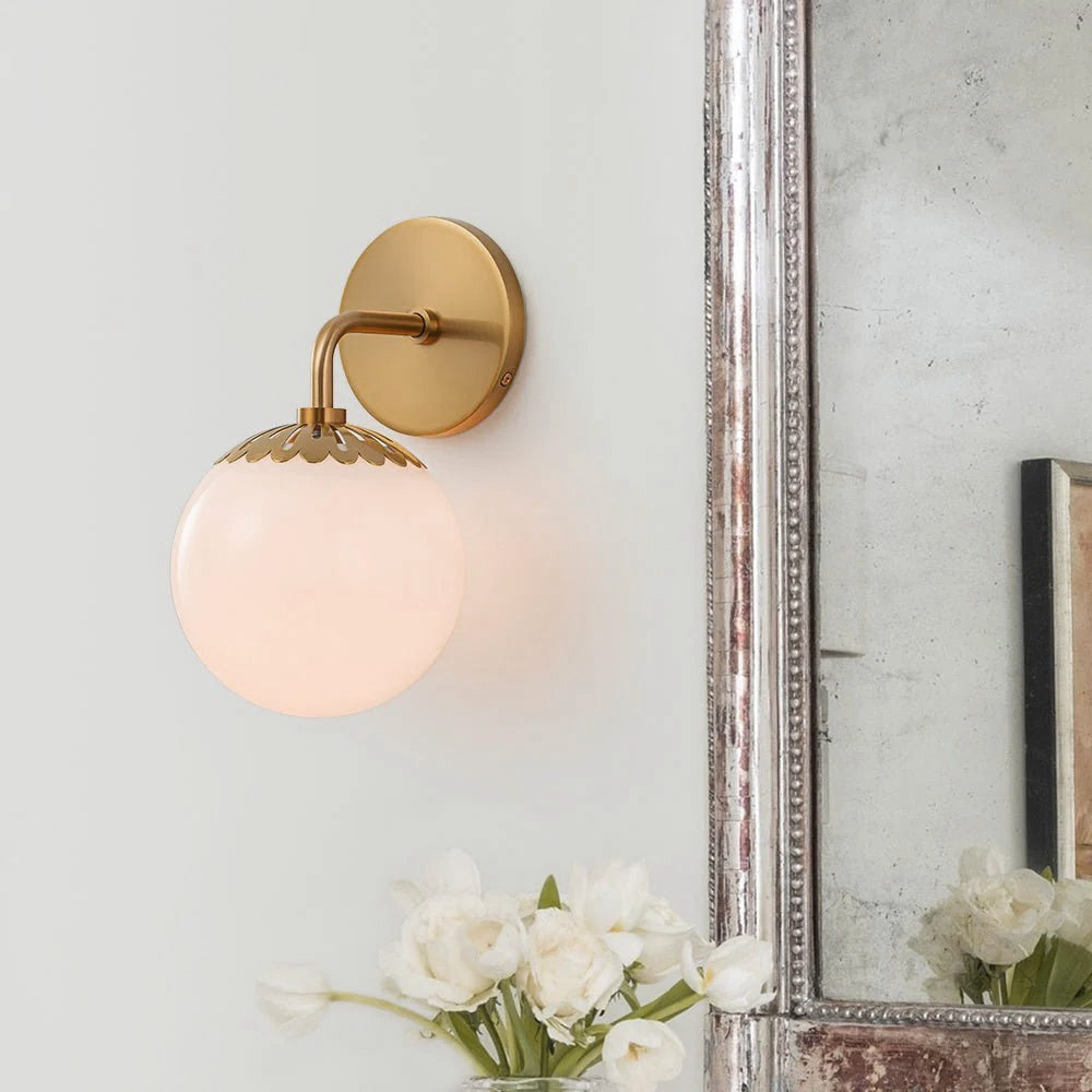 Applique murale Art déco avec abat-jour floral et globe en verre – éclairage mural design en laiton, noir ou nickel pour salon et salle de bain | Restfield