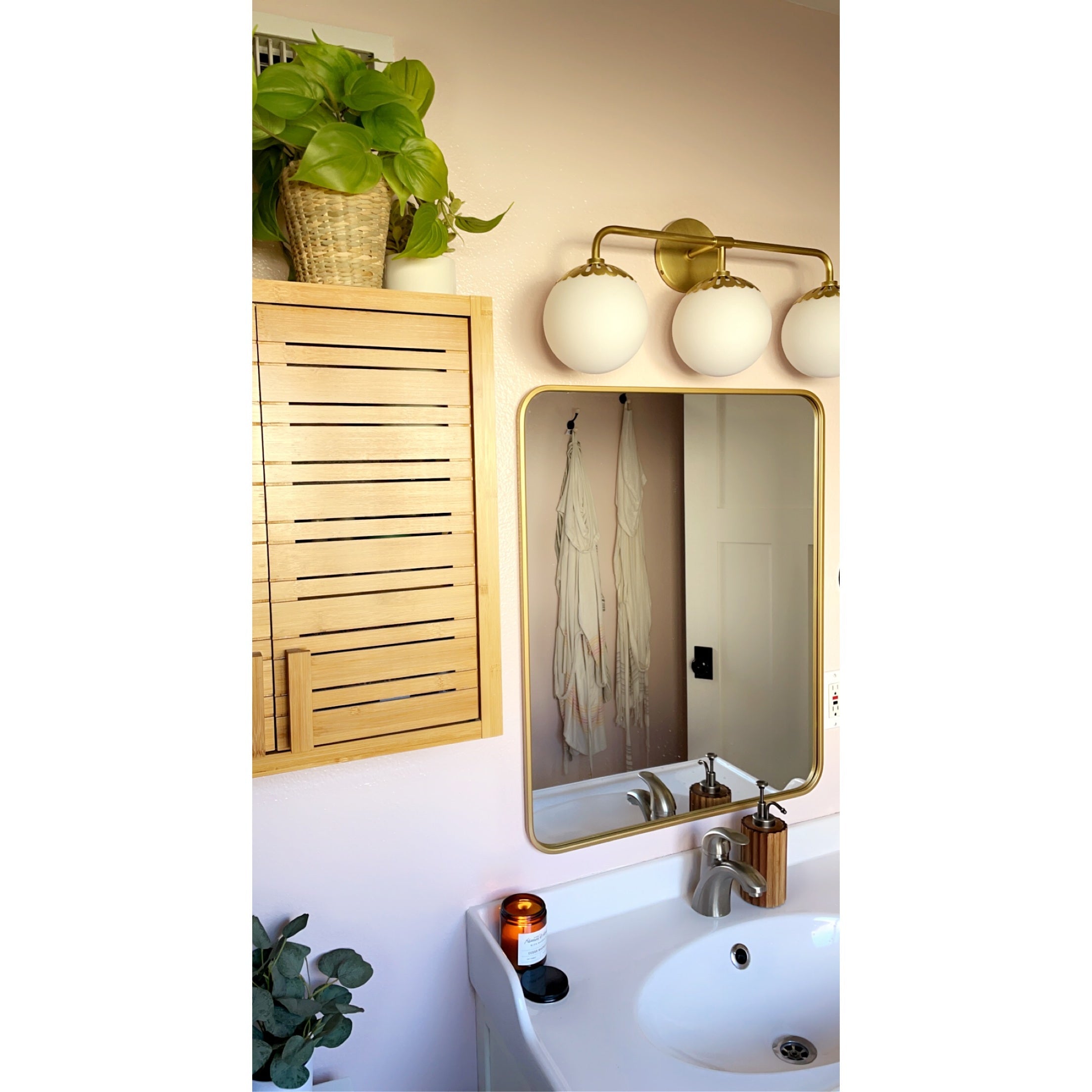 Applique murale Art déco avec abat-jour floral et globe en verre – éclairage mural design en laiton, noir ou nickel pour salon et salle de bain | Restfield