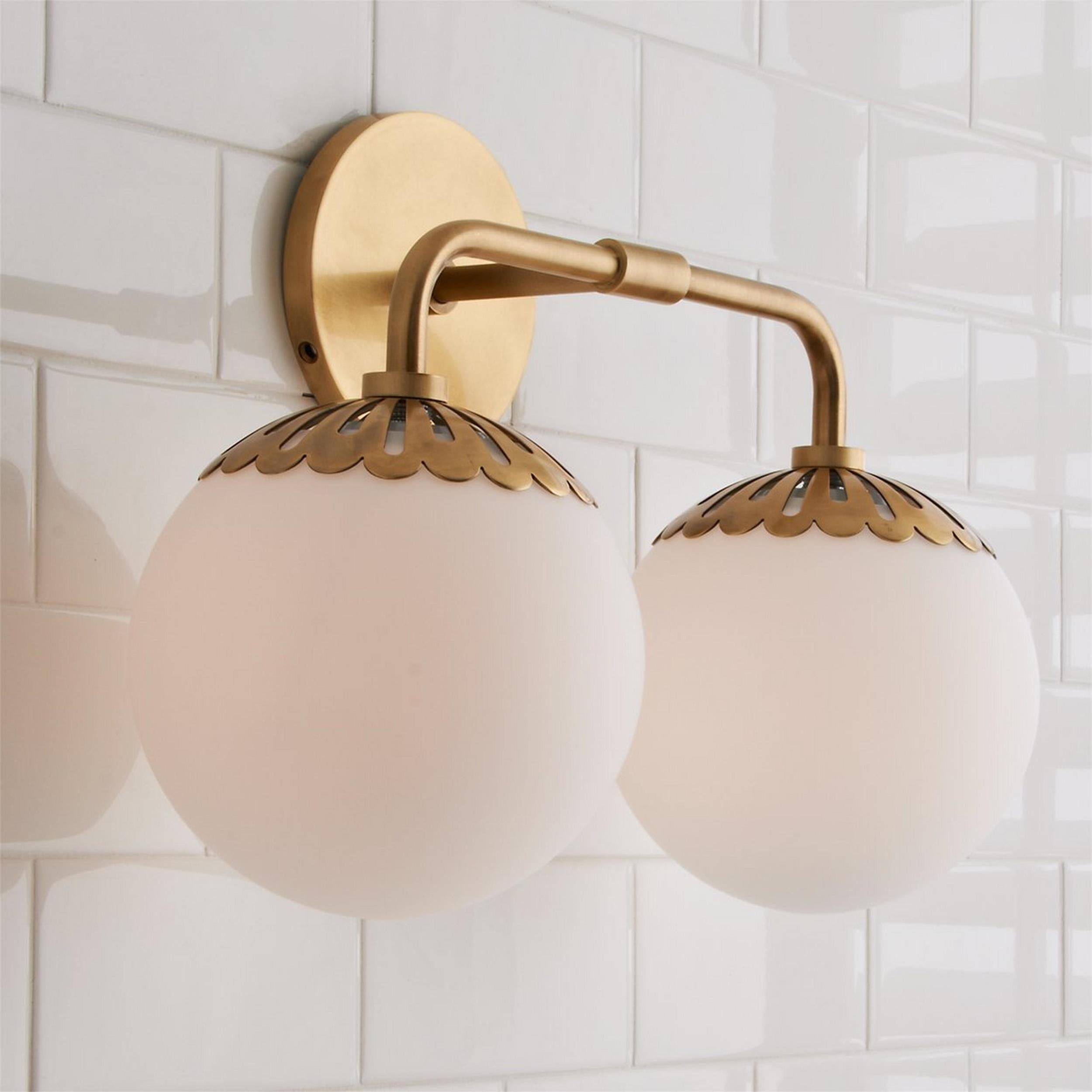 Applique murale Art déco avec abat-jour floral et globe en verre – éclairage mural design en laiton, noir ou nickel pour salon et salle de bain | Restfield