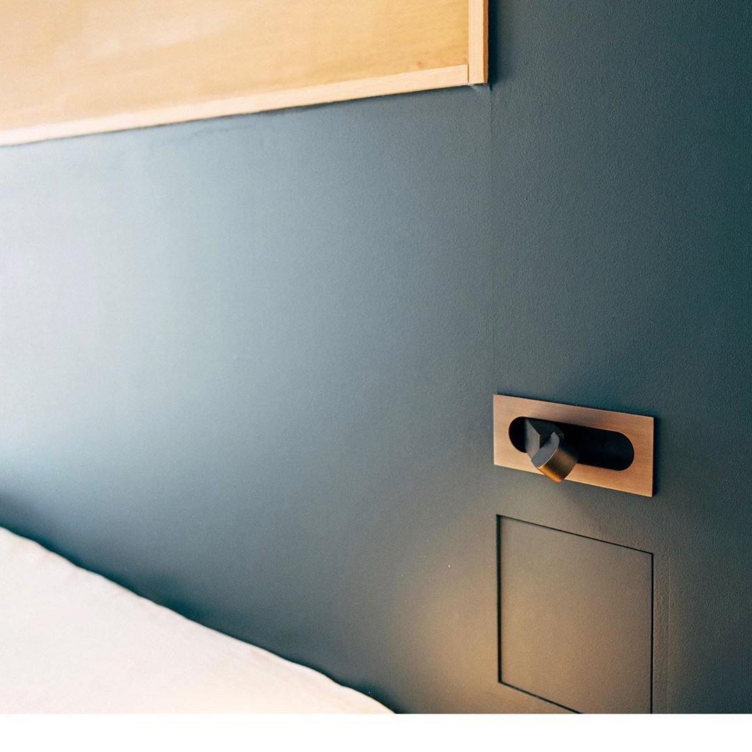 LED wandlamp met verborgen schakelaar – druk in, druk uit – verstelbare kop voor leeslicht naast bed | Sansoti