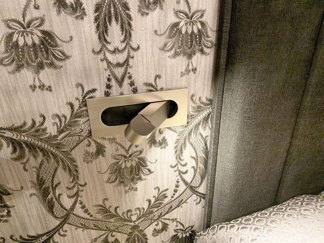 LED wandlamp met verborgen schakelaar – druk in, druk uit – verstelbare kop voor leeslicht naast bed | Sansoti