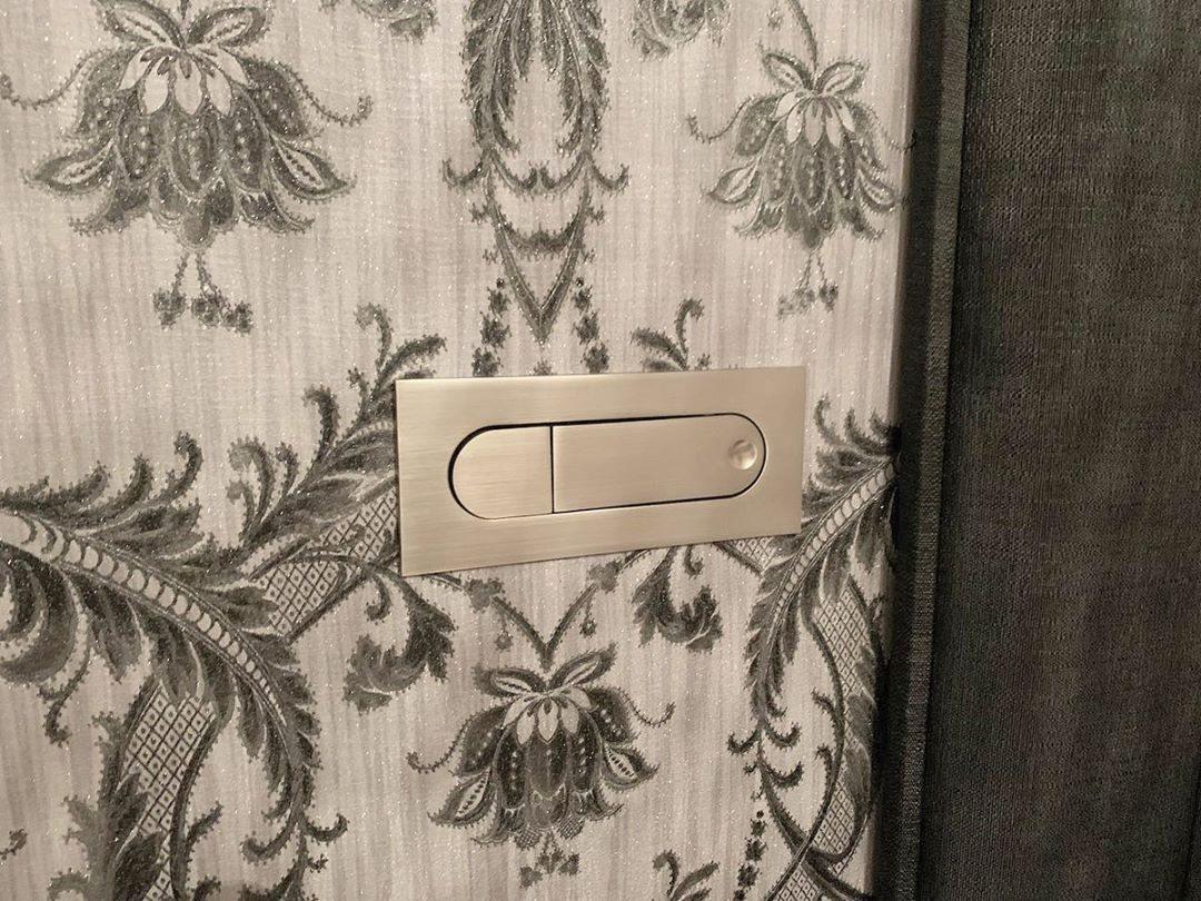 LED wandlamp met verborgen schakelaar – druk in, druk uit – verstelbare kop voor leeslicht naast bed | Sansoti