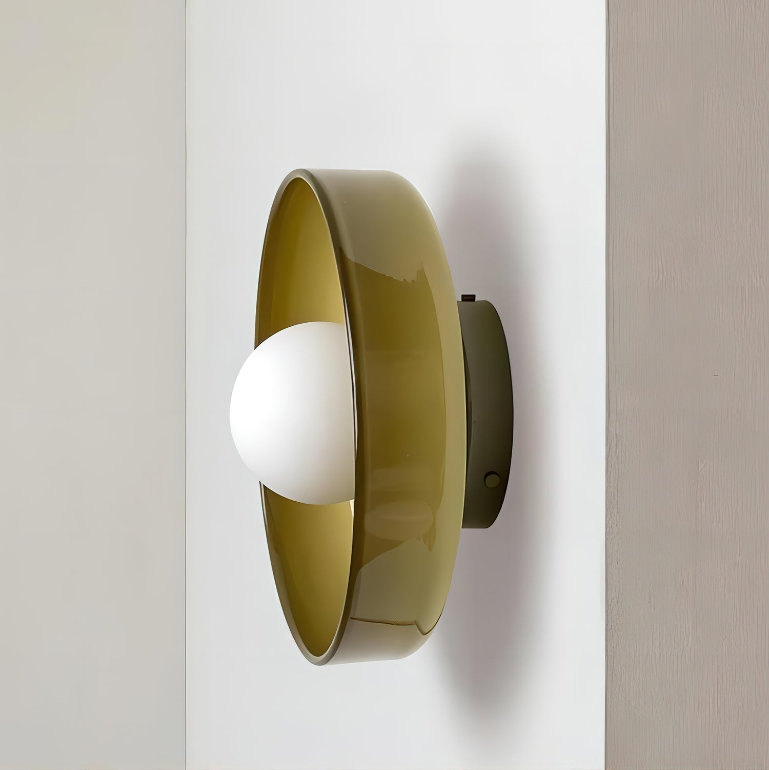 Disc Orb Plafondlamp – Moderne Glazen Lampenkap Rond Scandinavisch Design Messing Basis 3 Lichtpunten Warm Licht Woonkamer Slaapkamer Eetkamer | Sansoti