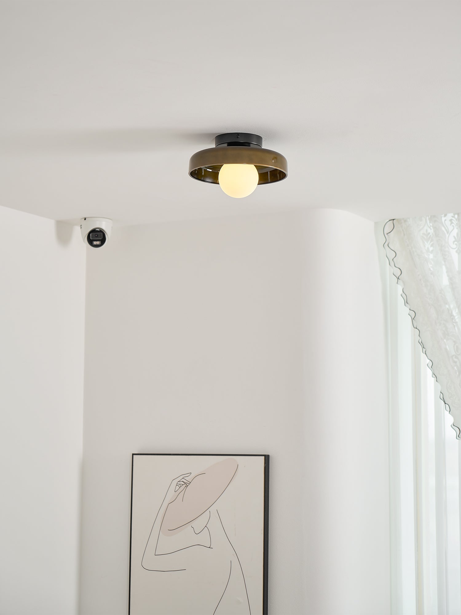 Disc Orb Plafondlamp – Moderne Glazen Lampenkap Rond Scandinavisch Design Messing Basis 3 Lichtpunten Warm Licht Woonkamer Slaapkamer Eetkamer | Sansoti
