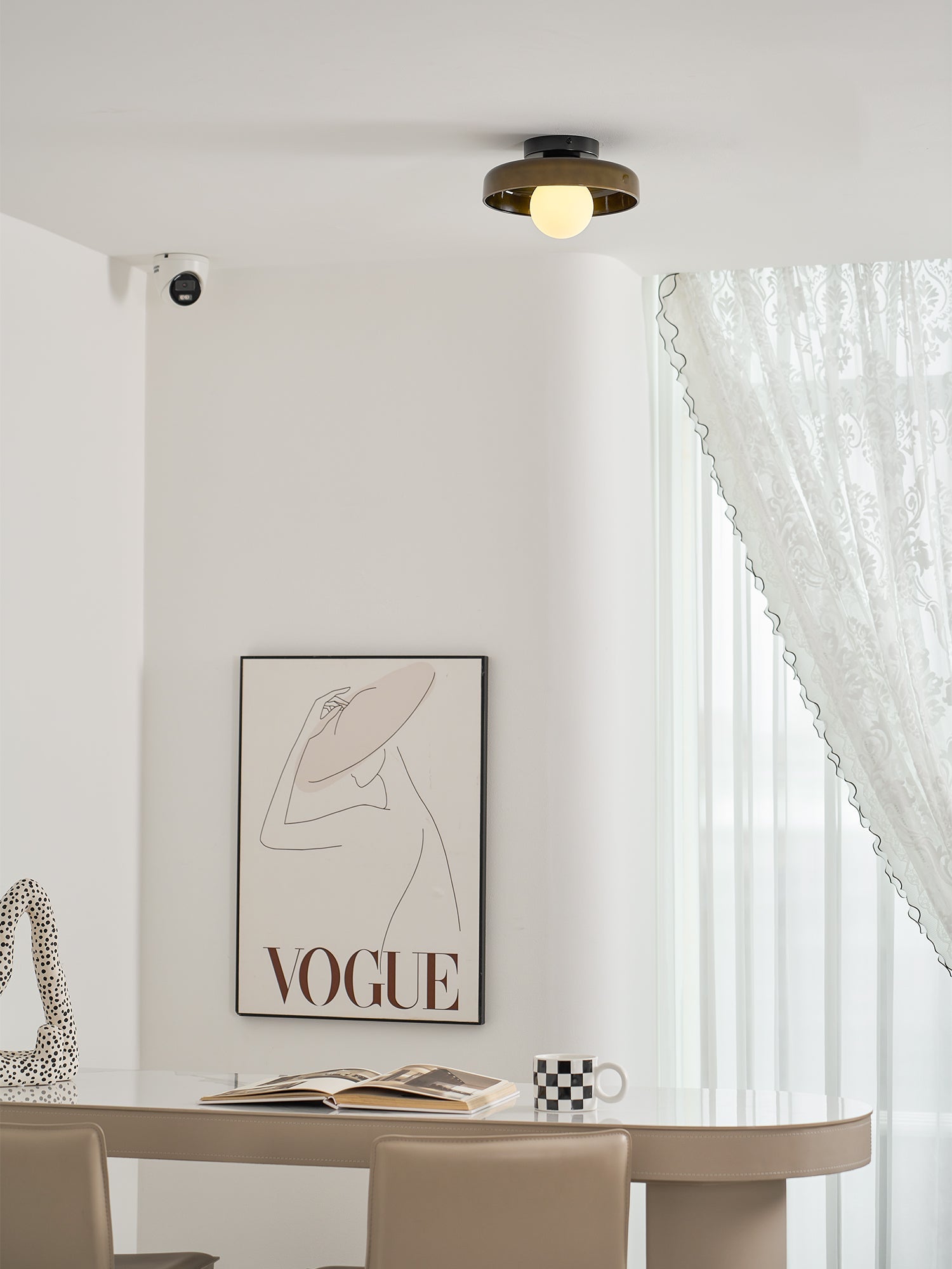 Disc Orb Plafondlamp – Moderne Glazen Lampenkap Rond Scandinavisch Design Messing Basis 3 Lichtpunten Warm Licht Woonkamer Slaapkamer Eetkamer | Sansoti