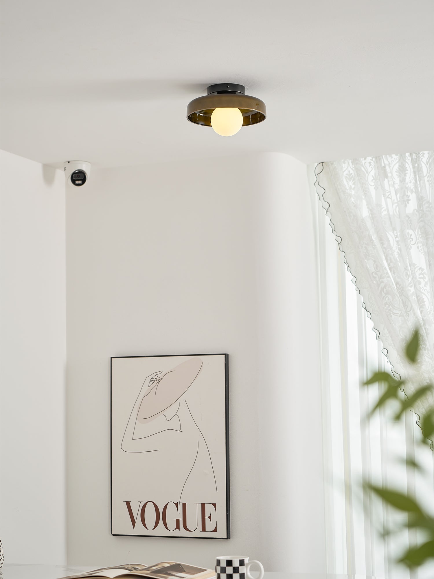 Disc Orb Plafondlamp – Moderne Glazen Lampenkap Rond Scandinavisch Design Messing Basis 3 Lichtpunten Warm Licht Woonkamer Slaapkamer Eetkamer | Sansoti