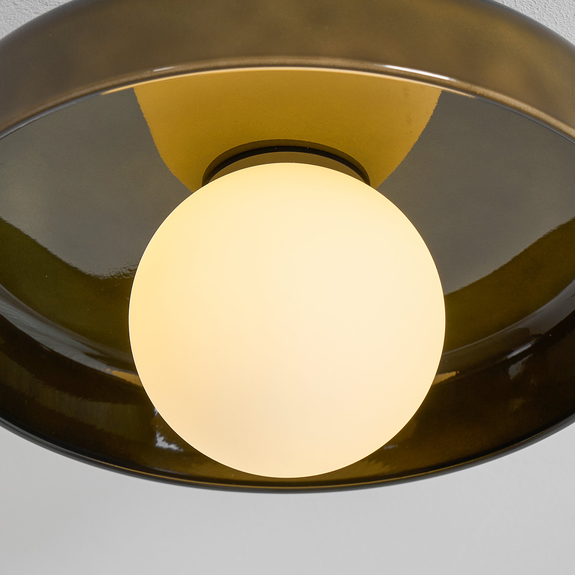 Disc Orb Plafondlamp – Moderne Glazen Lampenkap Rond Scandinavisch Design Messing Basis 3 Lichtpunten Warm Licht Woonkamer Slaapkamer Eetkamer | Sansoti