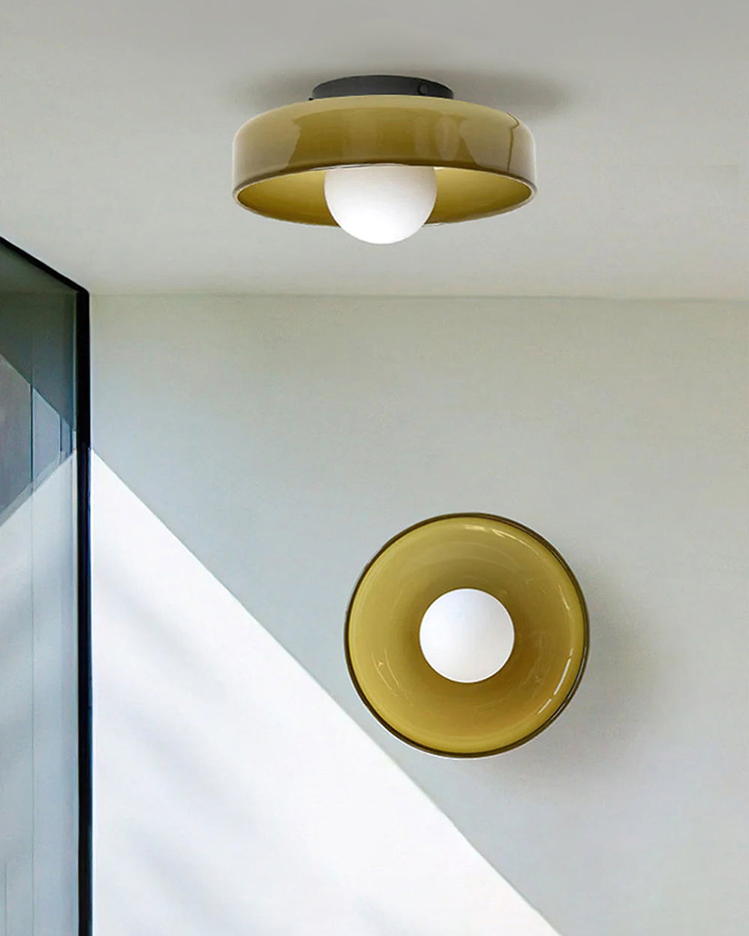 Disc Orb Plafondlamp – Moderne Glazen Lampenkap Rond Scandinavisch Design Messing Basis 3 Lichtpunten Warm Licht Woonkamer Slaapkamer Eetkamer | Sansoti