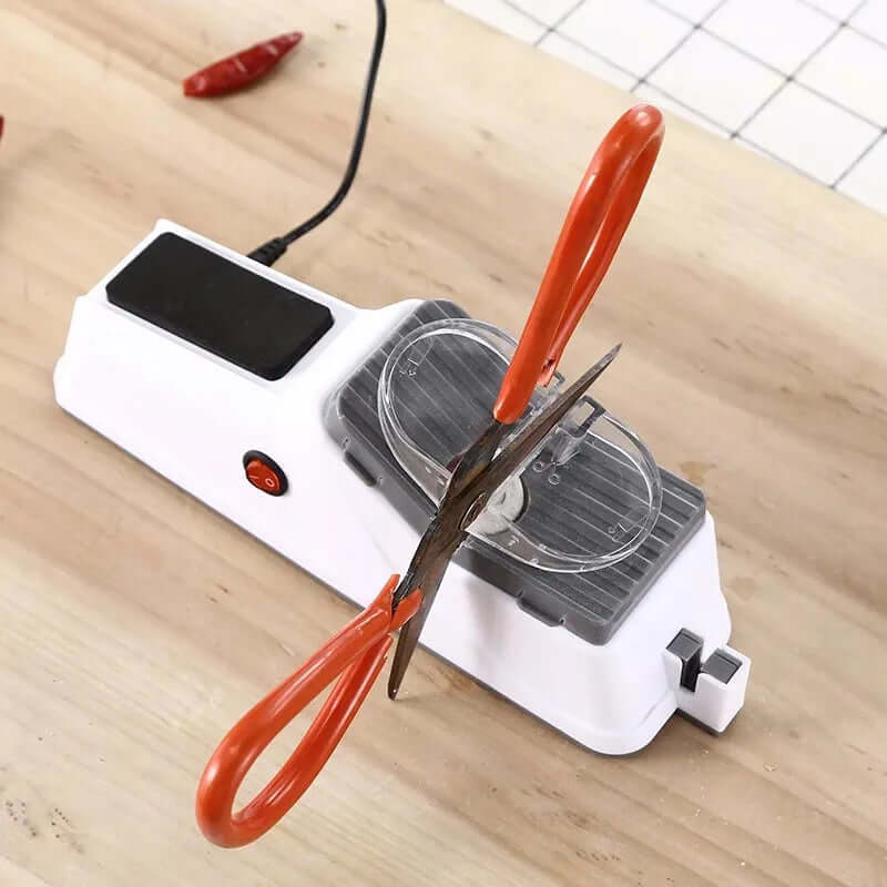 Elektrischer Messerschleifer für Küchenmesser, Scheren und Werkzeuge mit sicherem Halt und USB-Ladefunktion | Restfield