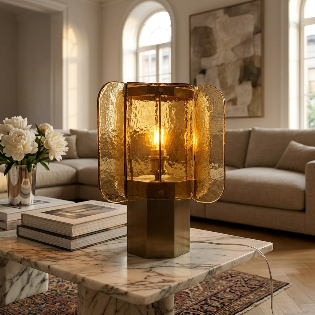 Glazen Tafellamp met Amberkleurige Panelen en Koperaccent — Warme Sfeerverlichting | Sansoti