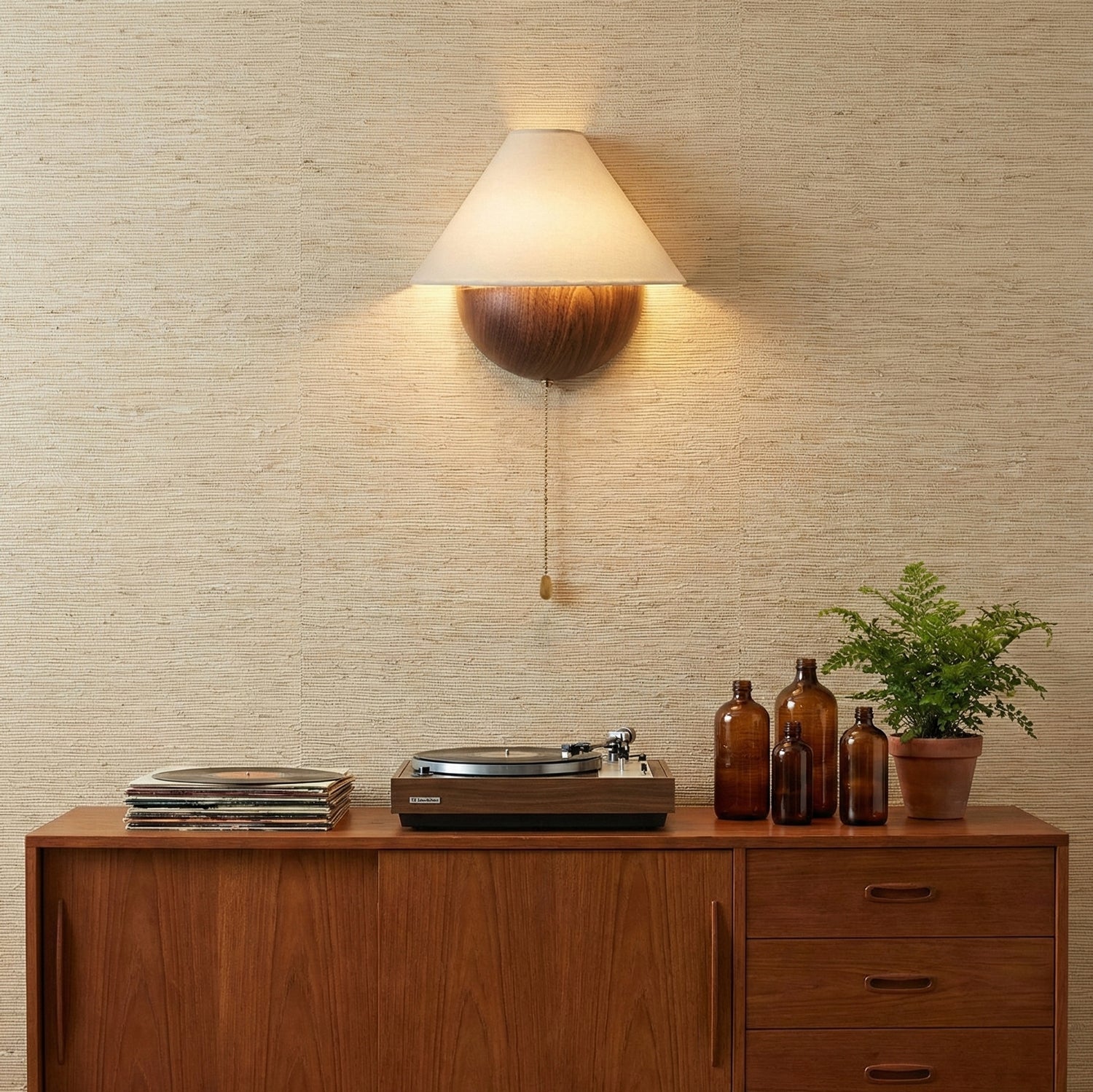 Wandlamp Half-Sphere met Stoffen Kap – Messing Trekschakelaar & Handbewerkt Ijzer voor Slaapkamer en Leeshoek | Sansoti