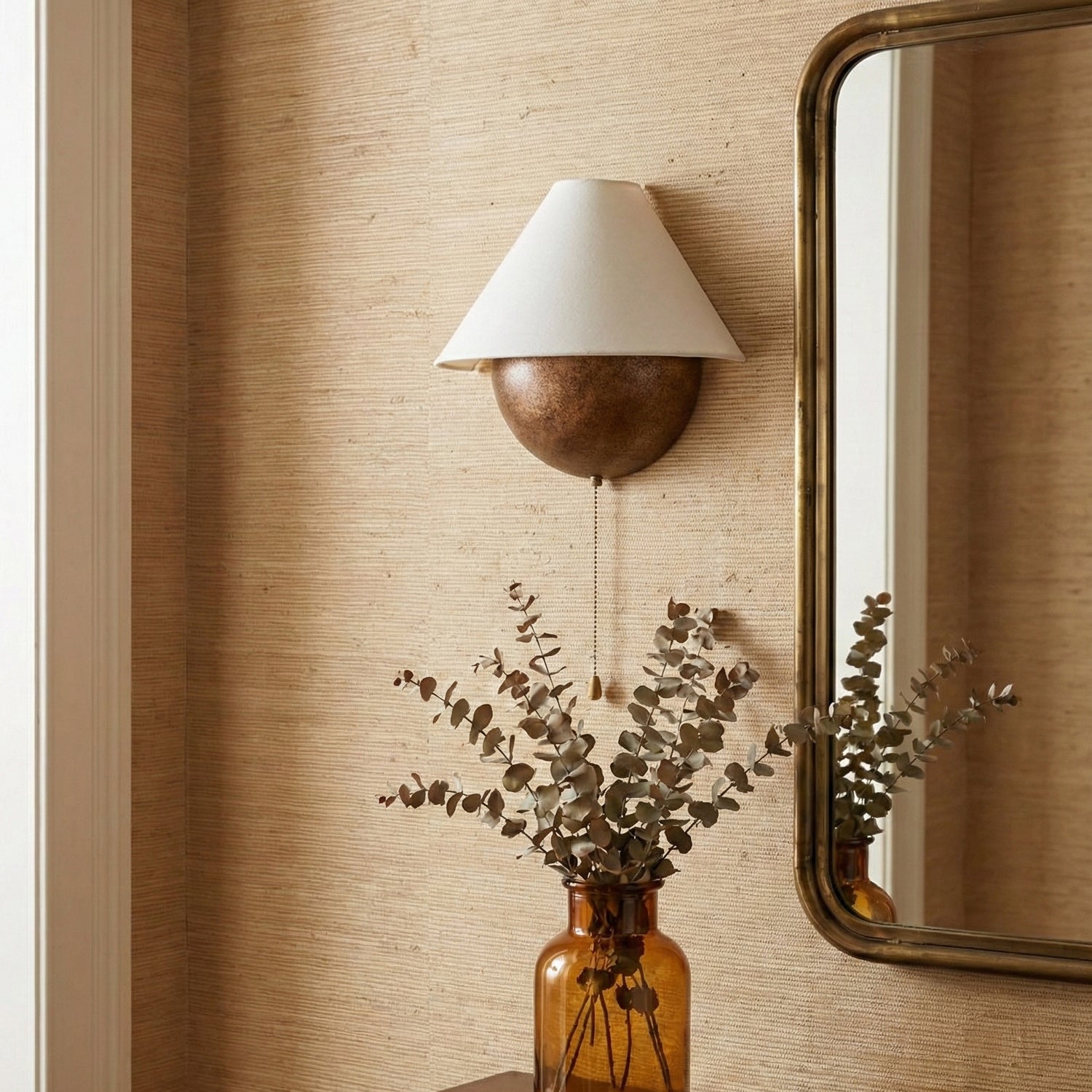 Wandlamp Half-Sphere met Stoffen Kap – Messing Trekschakelaar & Handbewerkt Ijzer voor Slaapkamer en Leeshoek | Sansoti