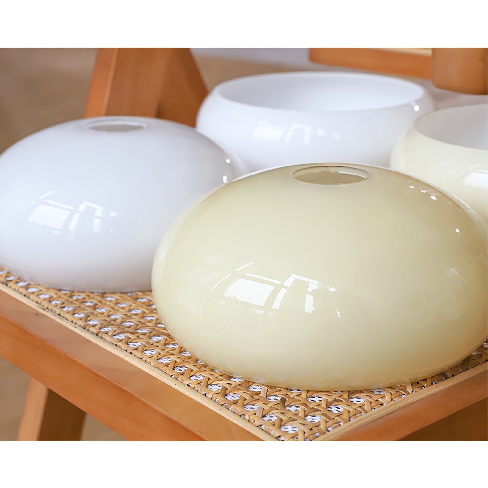 Ovale Design Kroonluchter Met Glazen Kappen En Messing Details Voor Woonkamer En Eetkamer | Sansoti
