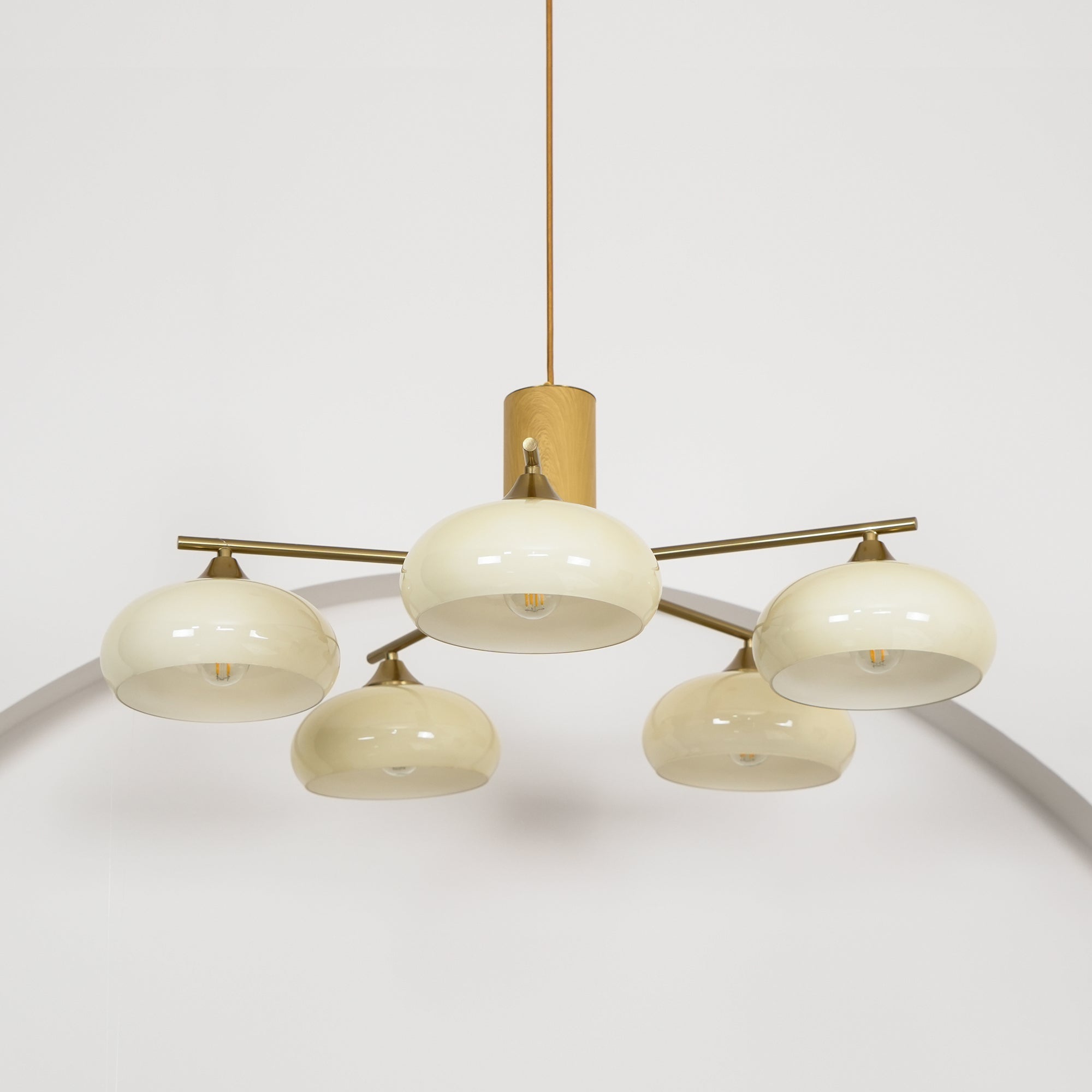 Ovale Design Kroonluchter Met Glazen Kappen En Messing Details Voor Woonkamer En Eetkamer | Sansoti