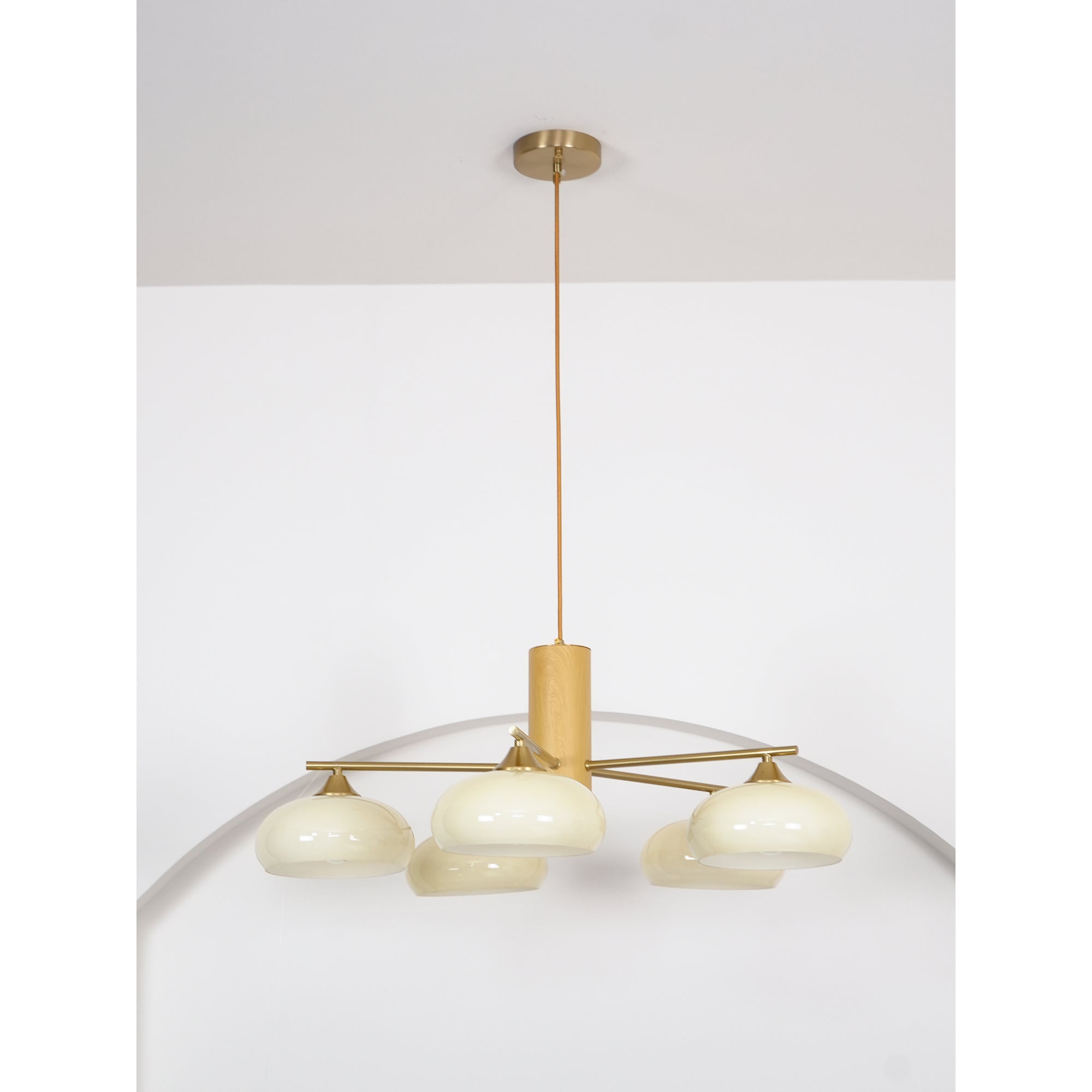 Ovale Design Kroonluchter Met Glazen Kappen En Messing Details Voor Woonkamer En Eetkamer | Sansoti