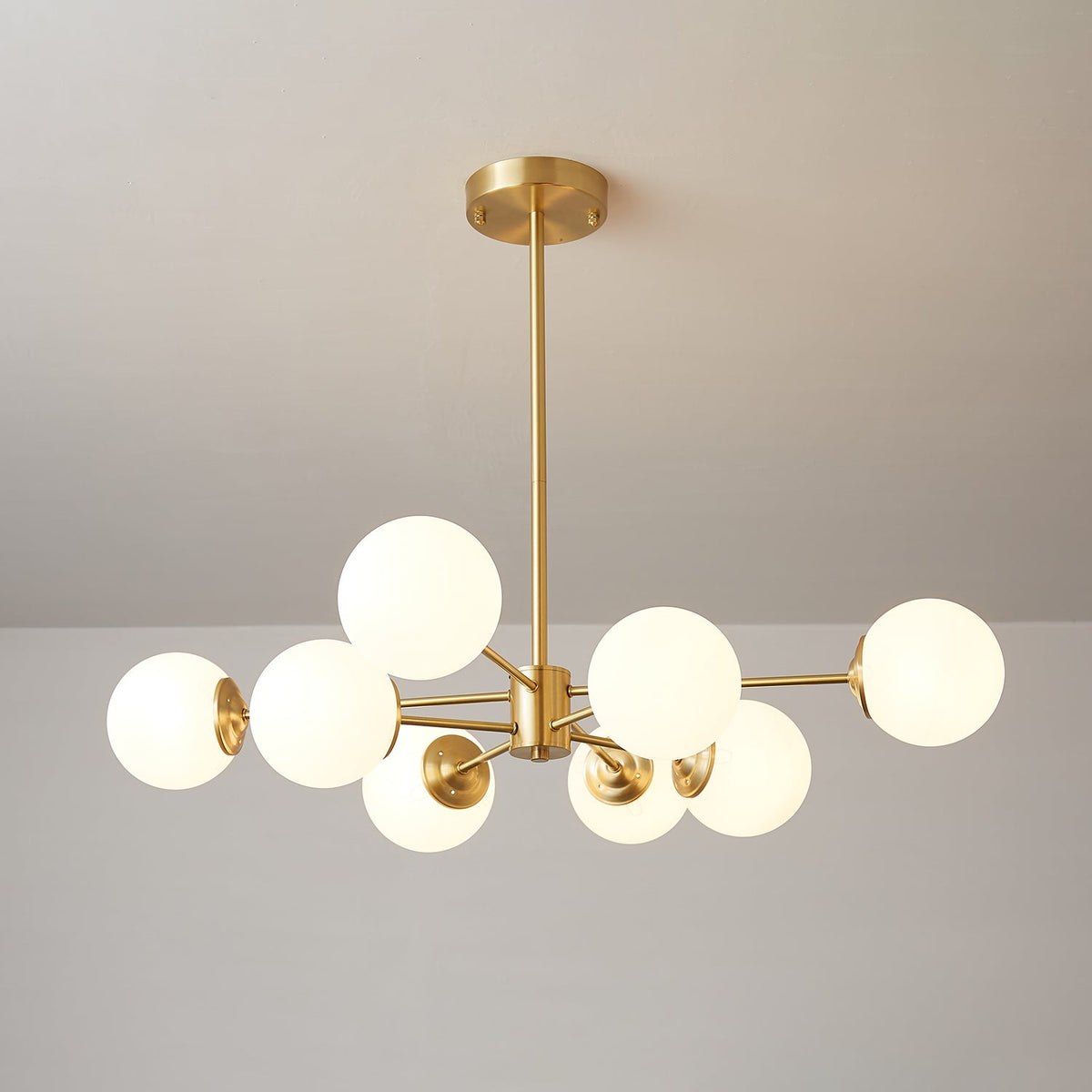Kronleuchter aus Glaskugeln, Messing, Deckenleuchte, Esszimmer, Wohnzimmer, skandinavisches Design, modernes Interieur | Sansoti