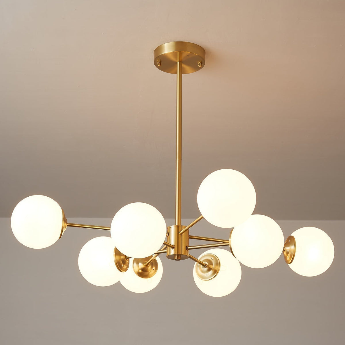 Kronleuchter aus Glaskugeln, Messing, Deckenleuchte, Esszimmer, Wohnzimmer, skandinavisches Design, modernes Interieur | Sansoti