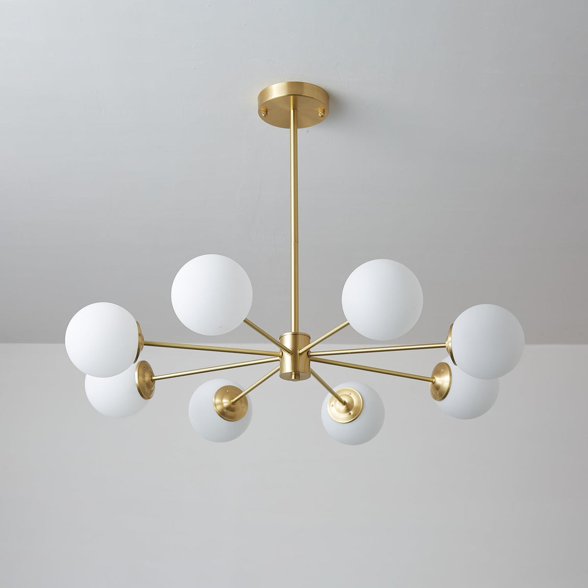Kronleuchter aus Glaskugeln, Messing, Deckenleuchte, Esszimmer, Wohnzimmer, skandinavisches Design, modernes Interieur | Sansoti