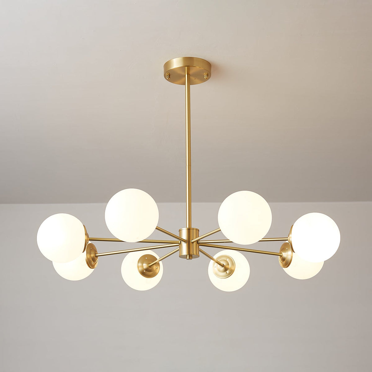 Kronleuchter aus Glaskugeln, Messing, Deckenleuchte, Esszimmer, Wohnzimmer, skandinavisches Design, modernes Interieur | Sansoti