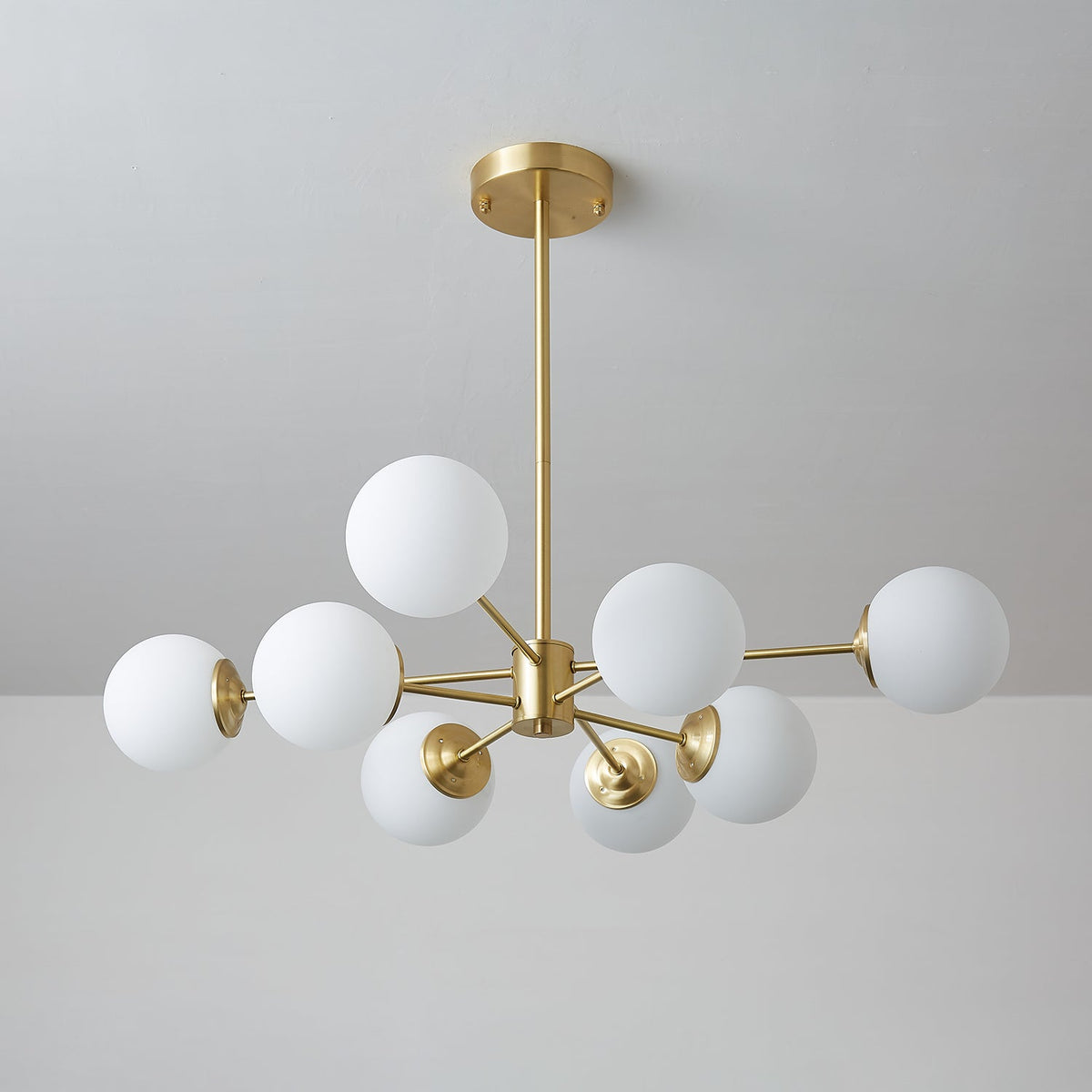 Kronleuchter aus Glaskugeln, Messing, Deckenleuchte, Esszimmer, Wohnzimmer, skandinavisches Design, modernes Interieur | Sansoti