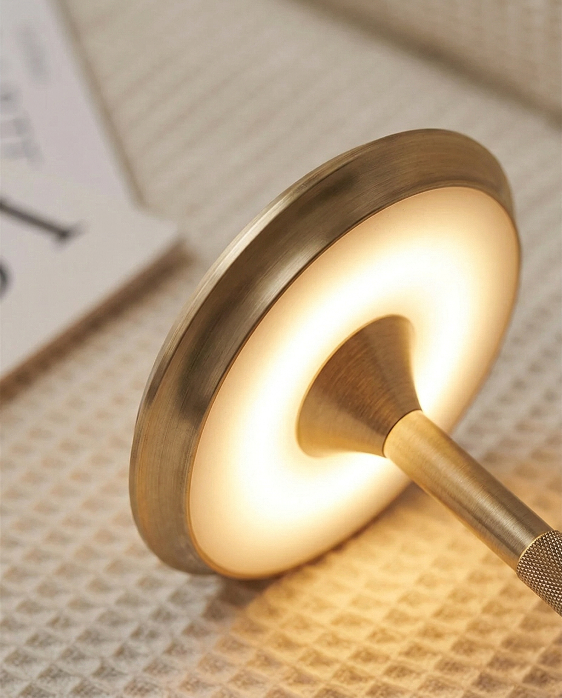 Oplaadbare LED Tafellamp met Dimfunctie Cilindervorm Metaal Draadloze Sfeerlamp | Sansoti