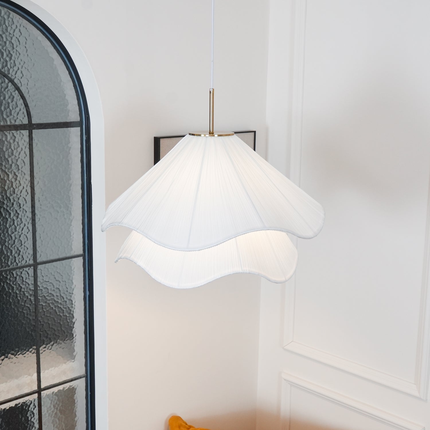 Hanglamp Gelaagde Plissé Kap — Bloembladachtig Licht Gouden Fitting E26/E27 Dakschuine Montage | Sansoti